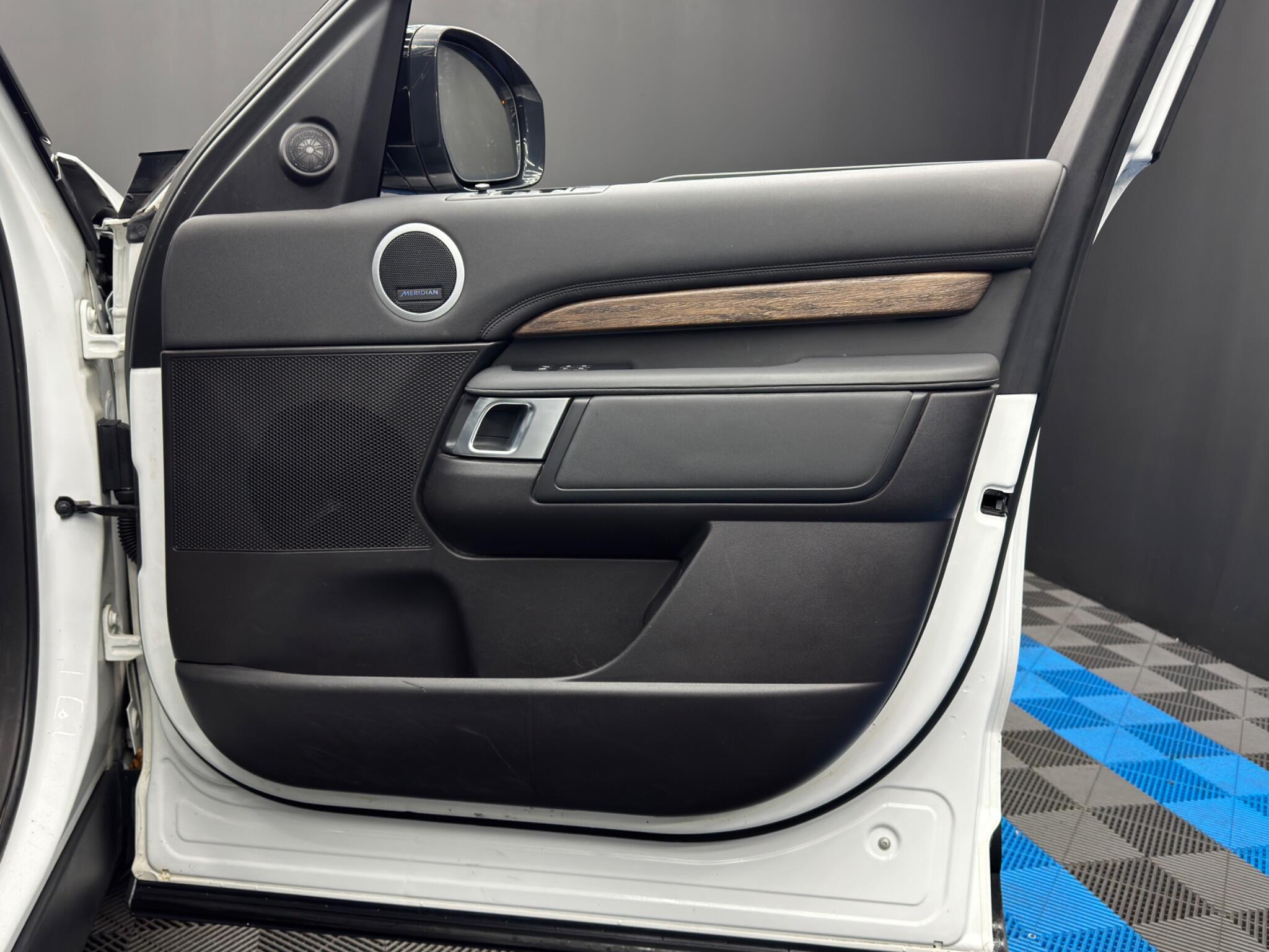 Land Rover DISCOVERY 3.0 TD V6 HSE Auto 4WD Euro 6 (s/s) 5dr 5dr Automatic 2026