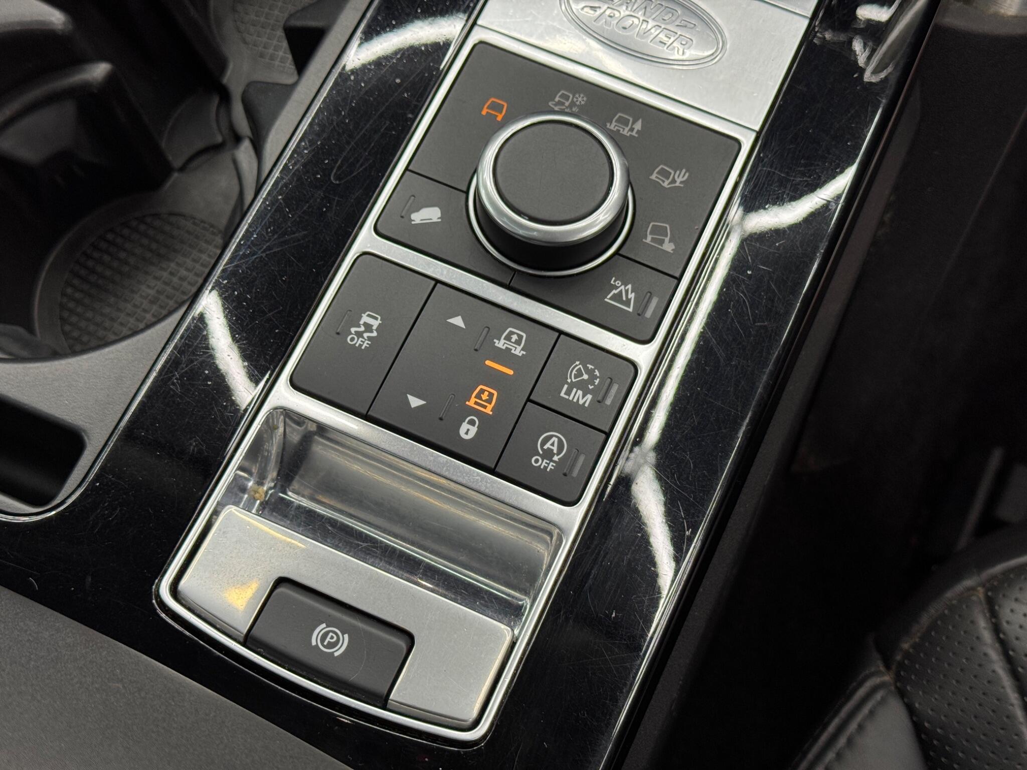 Land Rover DISCOVERY 3.0 TD V6 HSE Auto 4WD Euro 6 (s/s) 5dr 5dr Automatic 2026