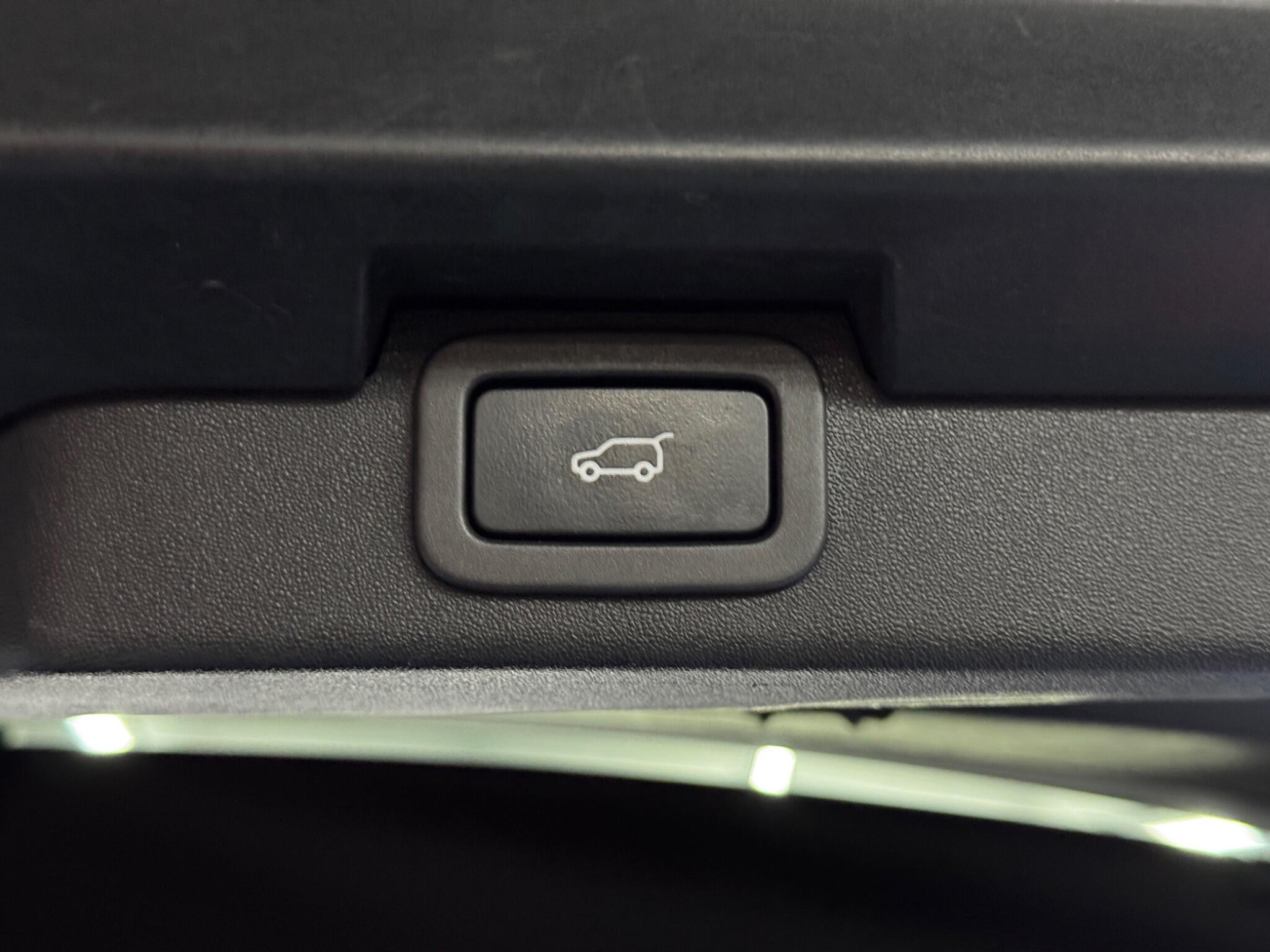 Land Rover DISCOVERY 3.0 TD V6 HSE Auto 4WD Euro 6 (s/s) 5dr 5dr Automatic 2026