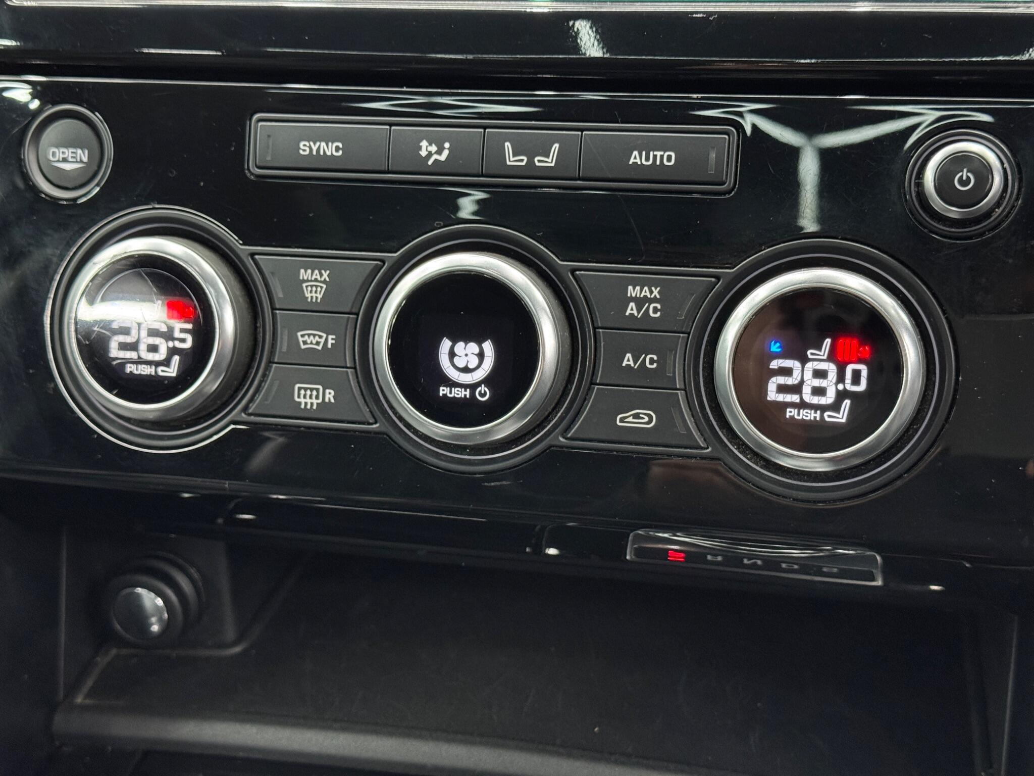 Land Rover DISCOVERY 3.0 TD V6 HSE Auto 4WD Euro 6 (s/s) 5dr 5dr Automatic 2026