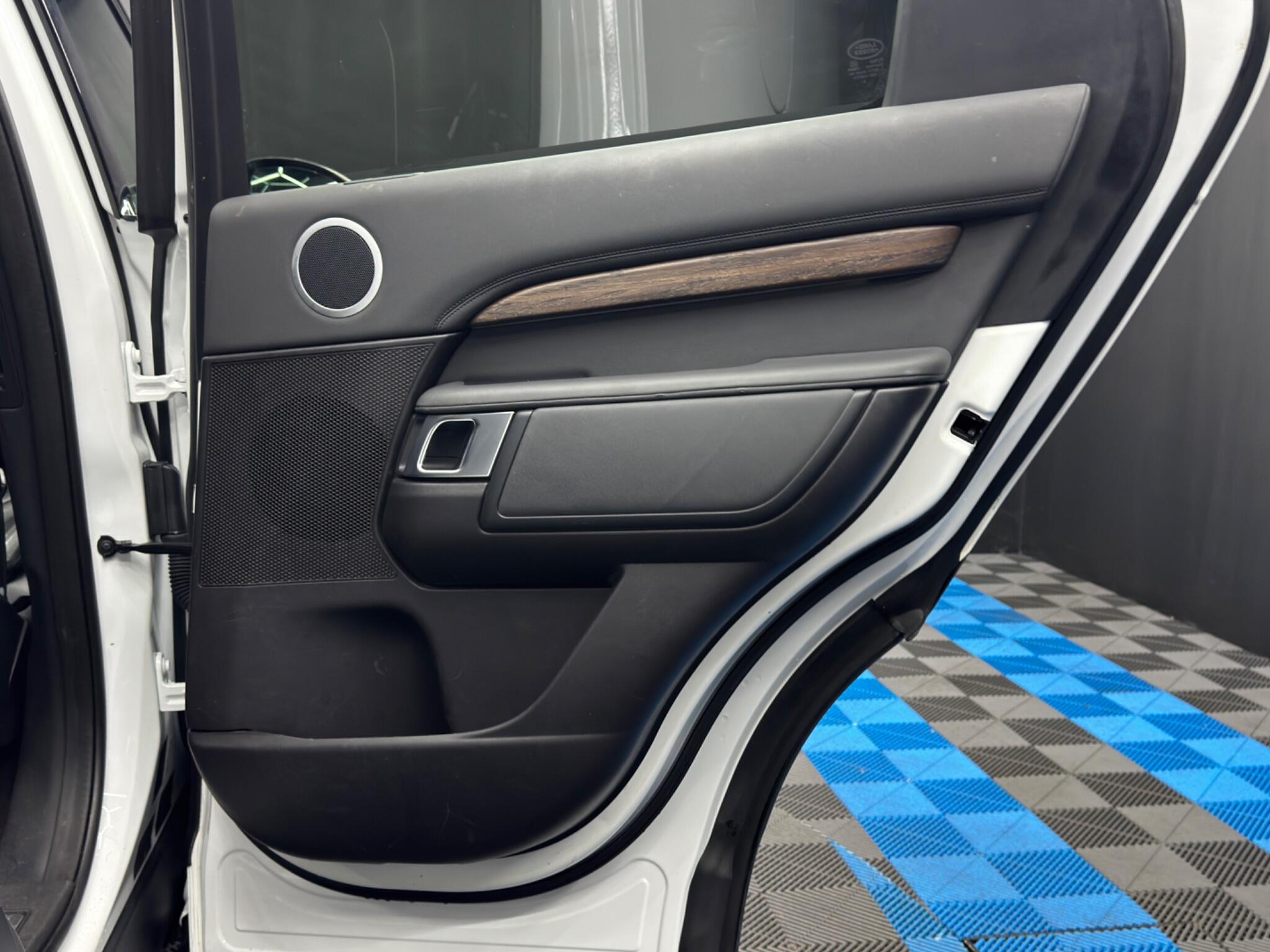 Land Rover DISCOVERY 3.0 TD V6 HSE Auto 4WD Euro 6 (s/s) 5dr 5dr Automatic 2026