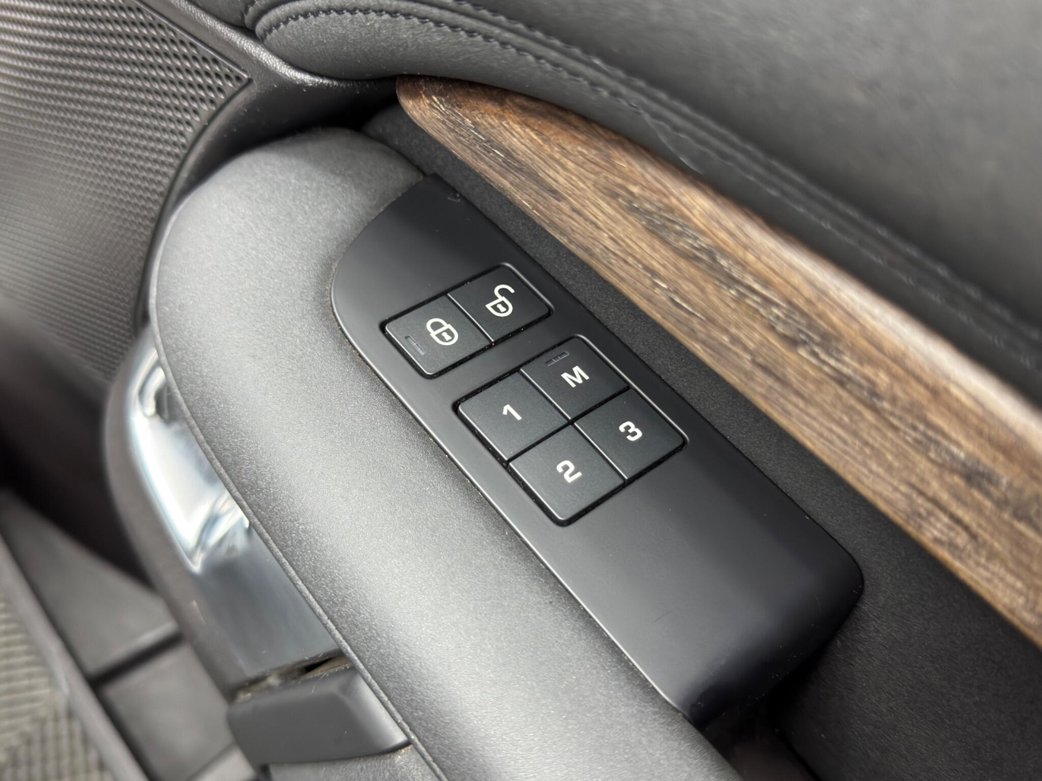 Land Rover DISCOVERY 3.0 TD V6 HSE Auto 4WD Euro 6 (s/s) 5dr 5dr Automatic 2026