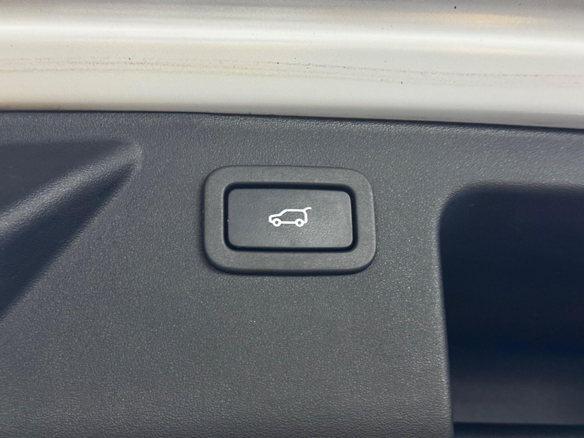 Land Rover Discovery Sport 2.0 TD4 HSE Black Auto 4WD Euro 6 (s/s) 5dr 5dr Automatic 2025