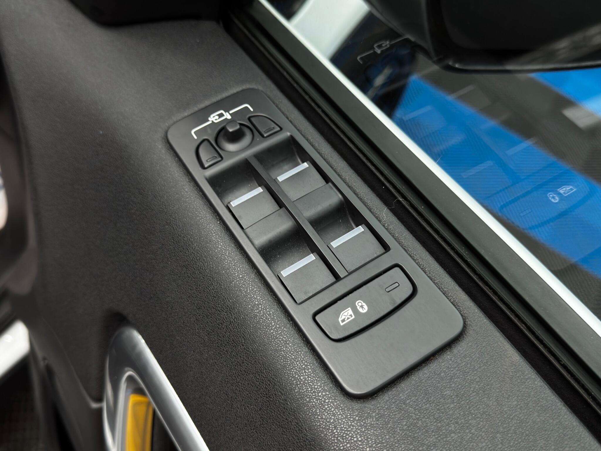 Land Rover Discovery Sport 2.0 TD4 HSE Black Auto 4WD Euro 6 (s/s) 5dr 5dr Automatic 2025