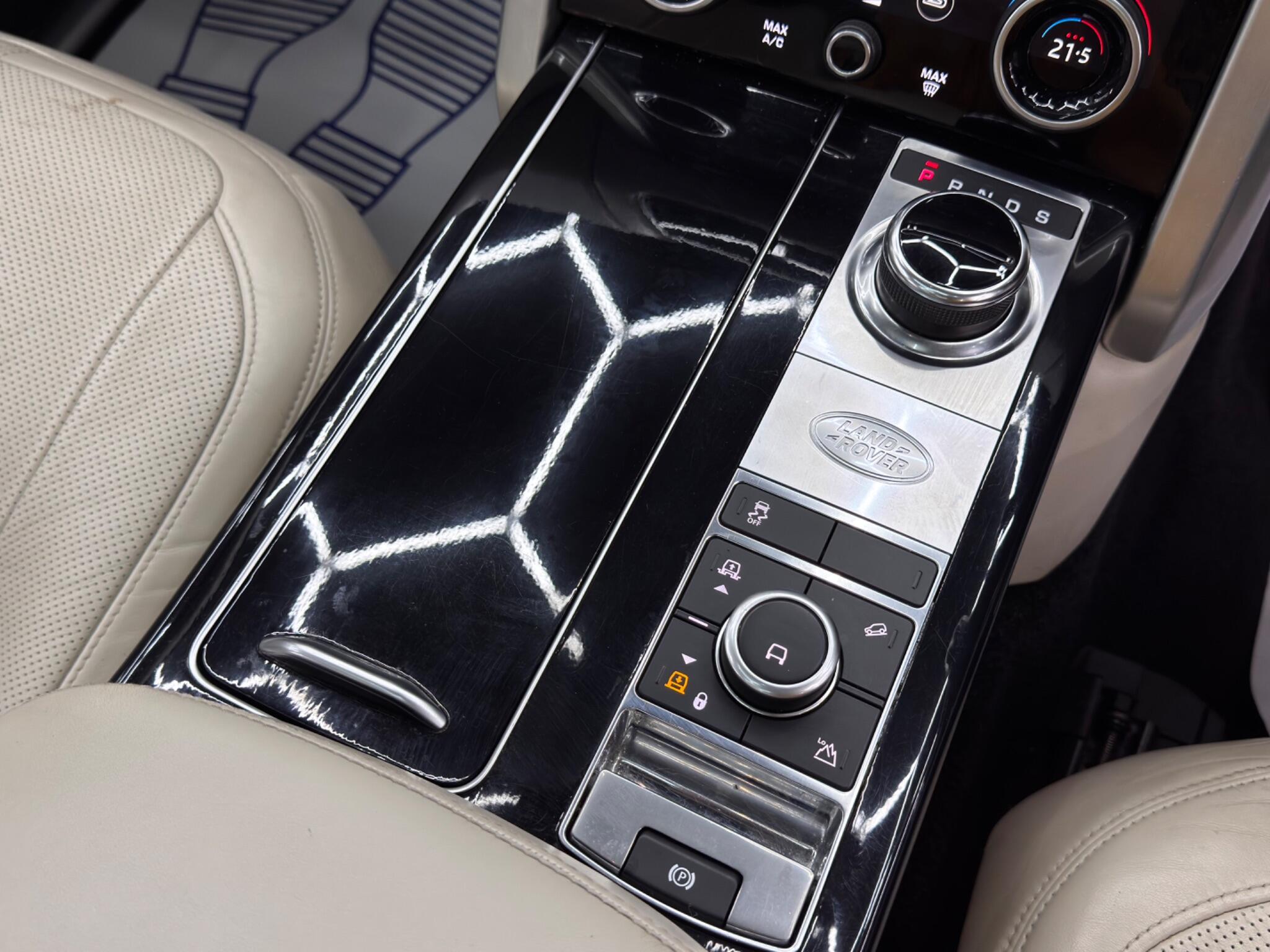 Land Rover Range Rover 3.0 SD V6 Vogue Auto 4WD Euro 6 (s/s) 5dr 5dr Automatic 2025