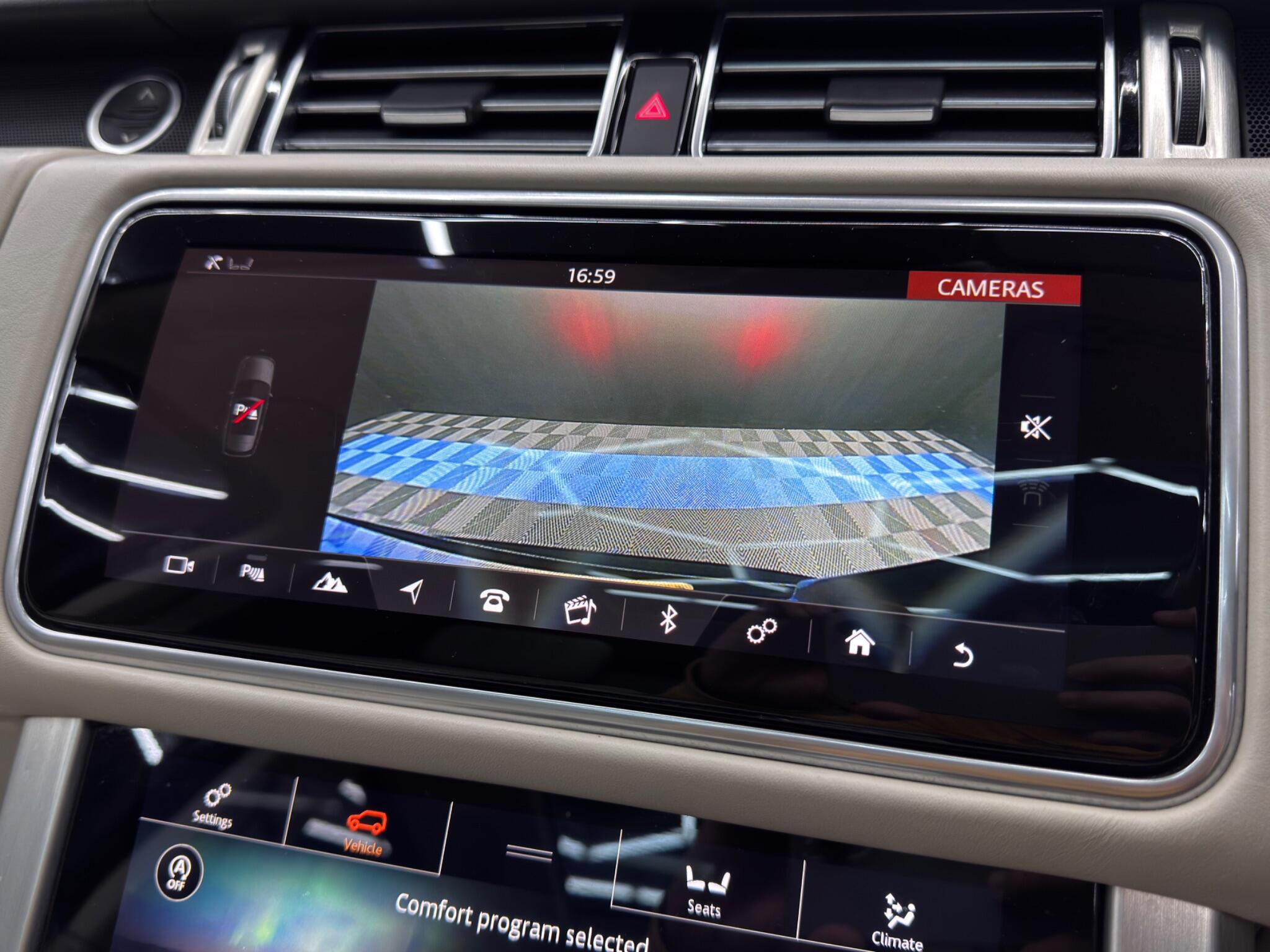 Land Rover Range Rover 3.0 SD V6 Vogue Auto 4WD Euro 6 (s/s) 5dr 5dr Automatic 2025