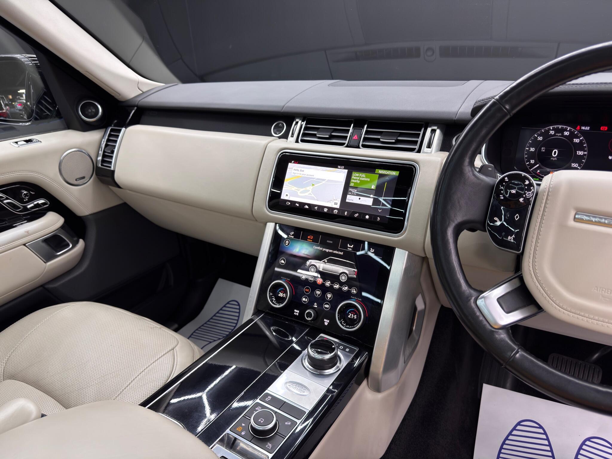 Land Rover Range Rover 3.0 SD V6 Vogue Auto 4WD Euro 6 (s/s) 5dr 5dr Automatic 2025