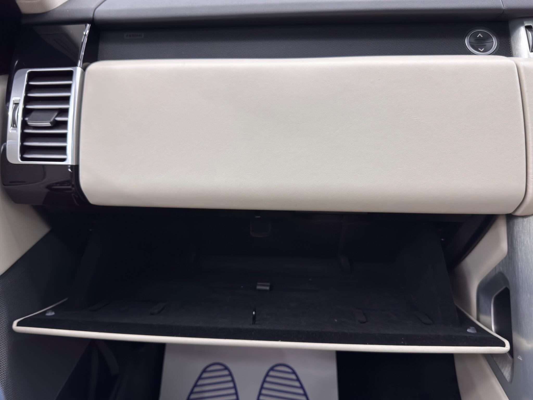 Land Rover Range Rover 3.0 SD V6 Vogue Auto 4WD Euro 6 (s/s) 5dr 5dr Automatic 2025