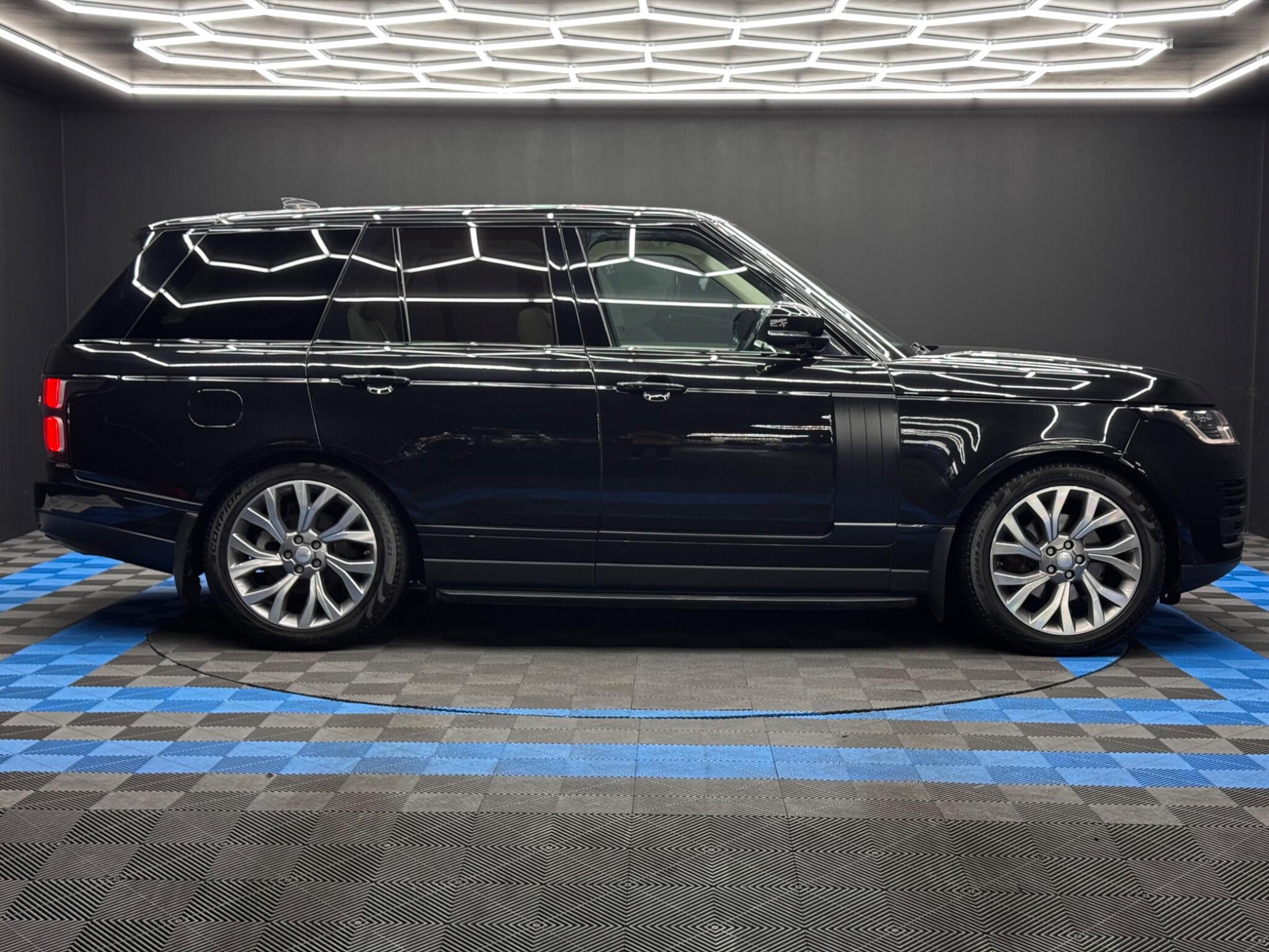 Land Rover Range Rover 3.0 SD V6 Vogue Auto 4WD Euro 6 (s/s) 5dr 5dr Automatic 2025