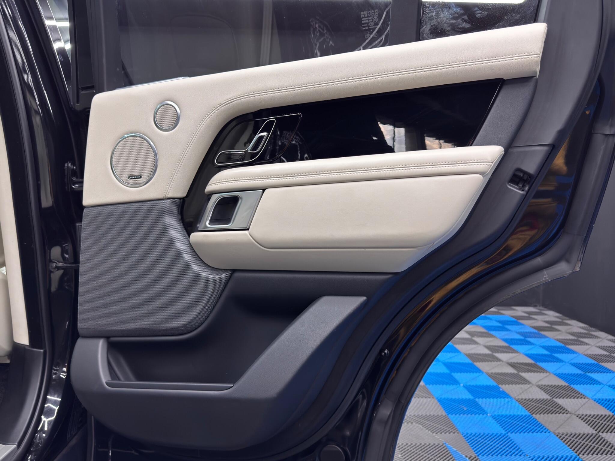 Land Rover Range Rover 3.0 SD V6 Vogue Auto 4WD Euro 6 (s/s) 5dr 5dr Automatic 2025