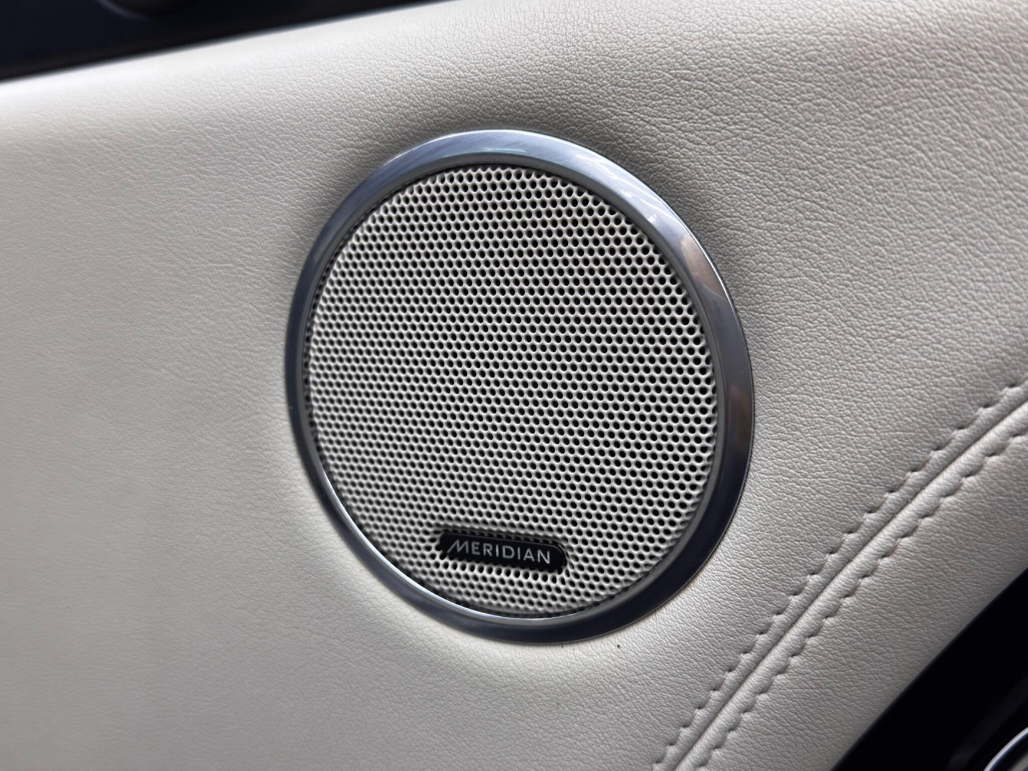 Land Rover Range Rover 3.0 SD V6 Vogue Auto 4WD Euro 6 (s/s) 5dr 5dr Automatic 2025