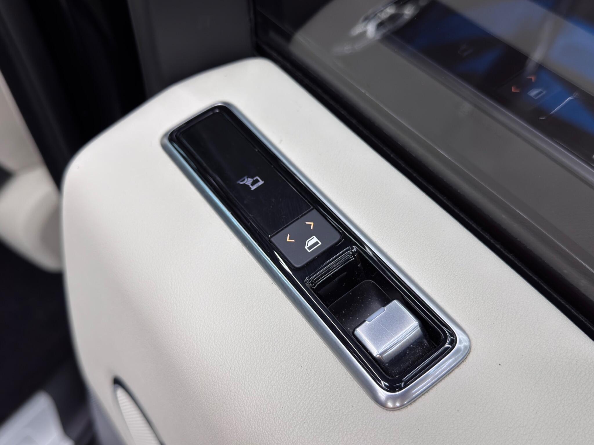 Land Rover Range Rover 3.0 SD V6 Vogue Auto 4WD Euro 6 (s/s) 5dr 5dr Automatic 2025