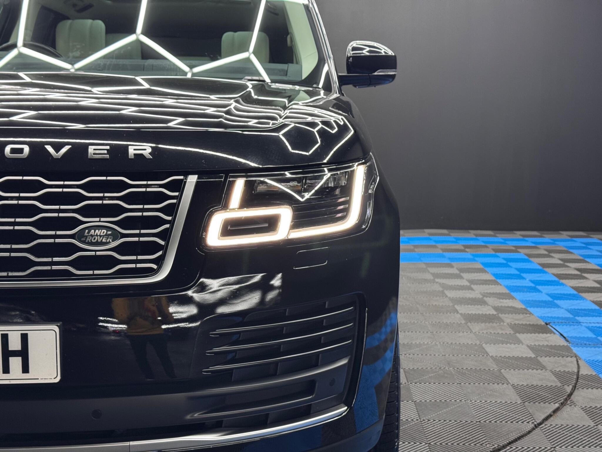 Land Rover Range Rover 3.0 SD V6 Vogue Auto 4WD Euro 6 (s/s) 5dr 5dr Automatic 2025