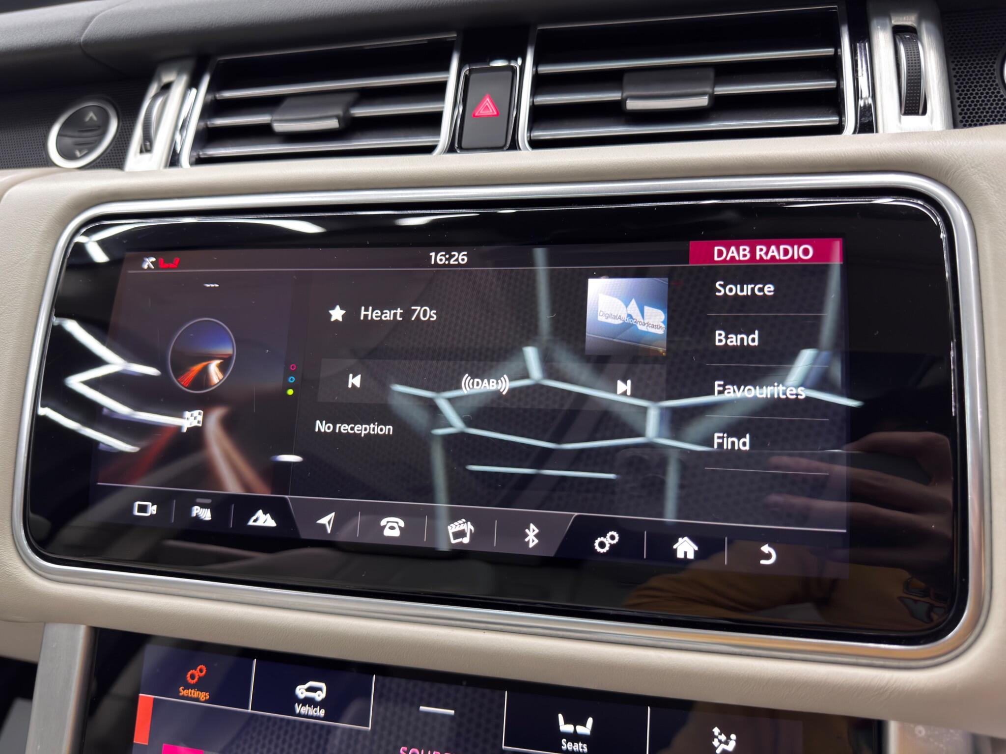 Land Rover Range Rover 3.0 SD V6 Vogue Auto 4WD Euro 6 (s/s) 5dr 5dr Automatic 2025