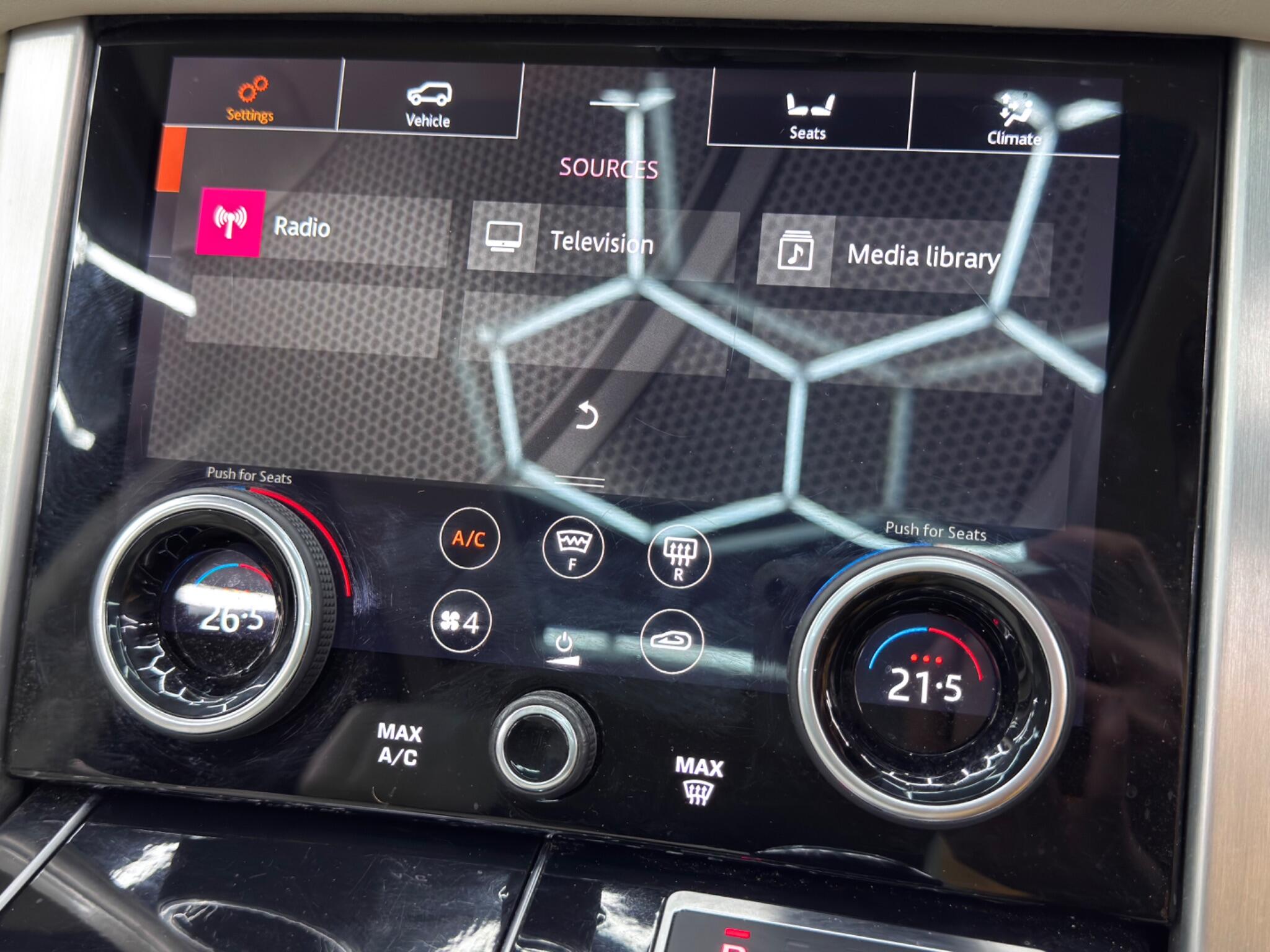 Land Rover Range Rover 3.0 SD V6 Vogue Auto 4WD Euro 6 (s/s) 5dr 5dr Automatic 2025