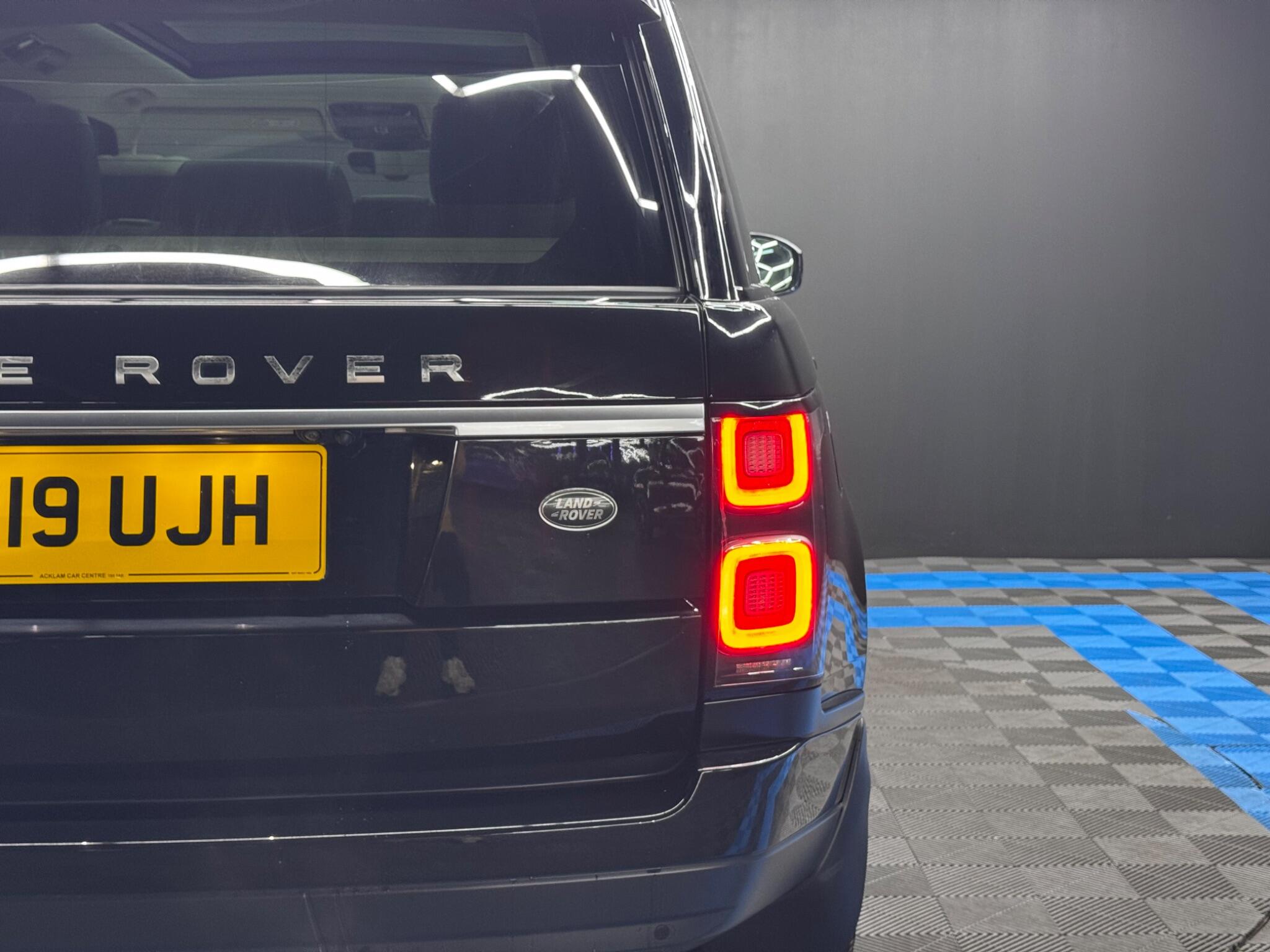 Land Rover Range Rover 3.0 SD V6 Vogue Auto 4WD Euro 6 (s/s) 5dr 5dr Automatic 2025