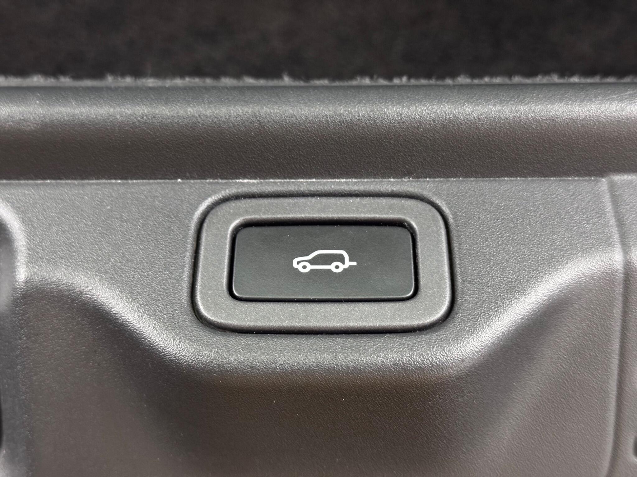 Land Rover Range Rover 3.0 SD V6 Vogue Auto 4WD Euro 6 (s/s) 5dr 5dr Automatic 2025