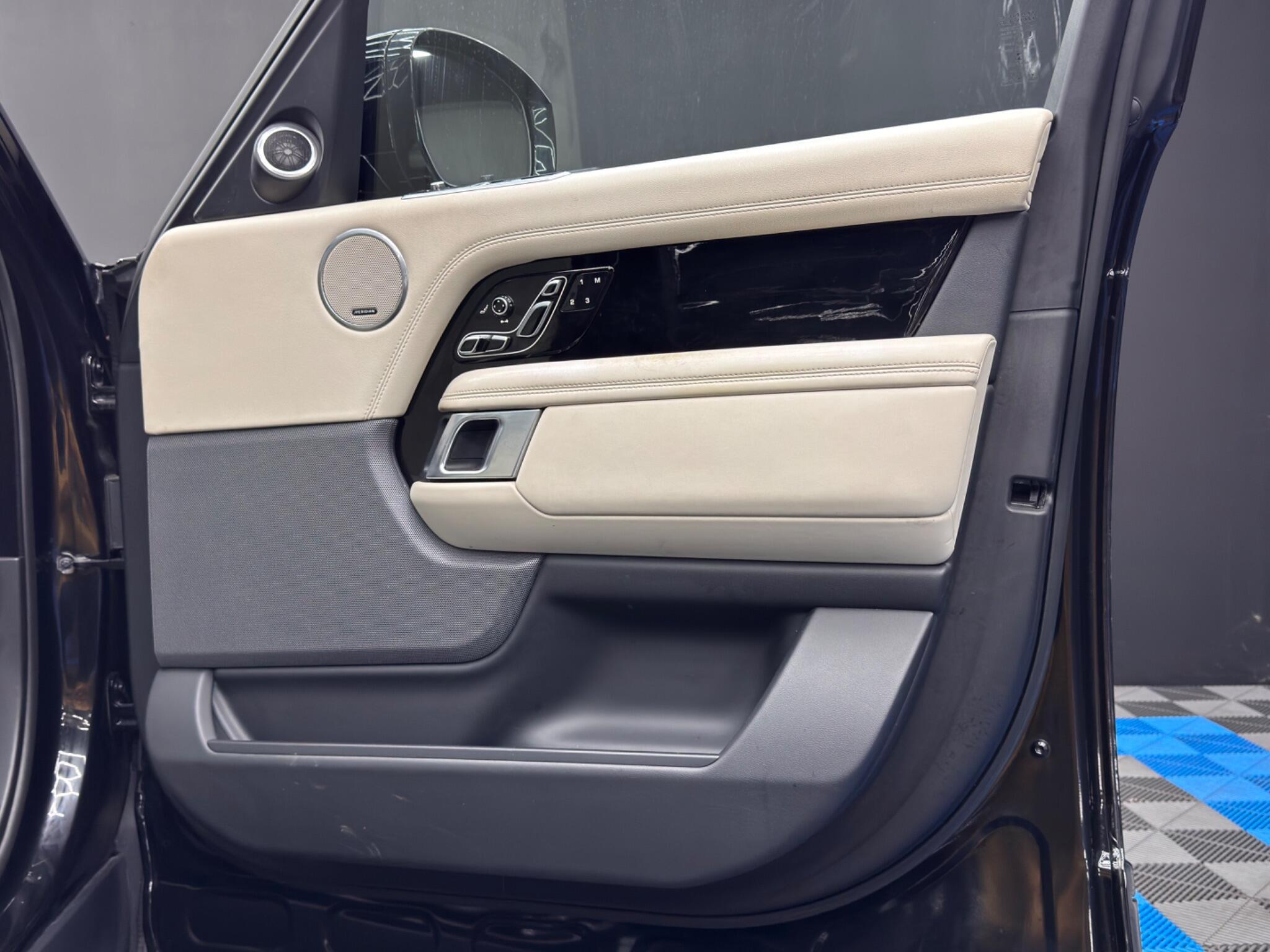 Land Rover Range Rover 3.0 SD V6 Vogue Auto 4WD Euro 6 (s/s) 5dr 5dr Automatic 2025