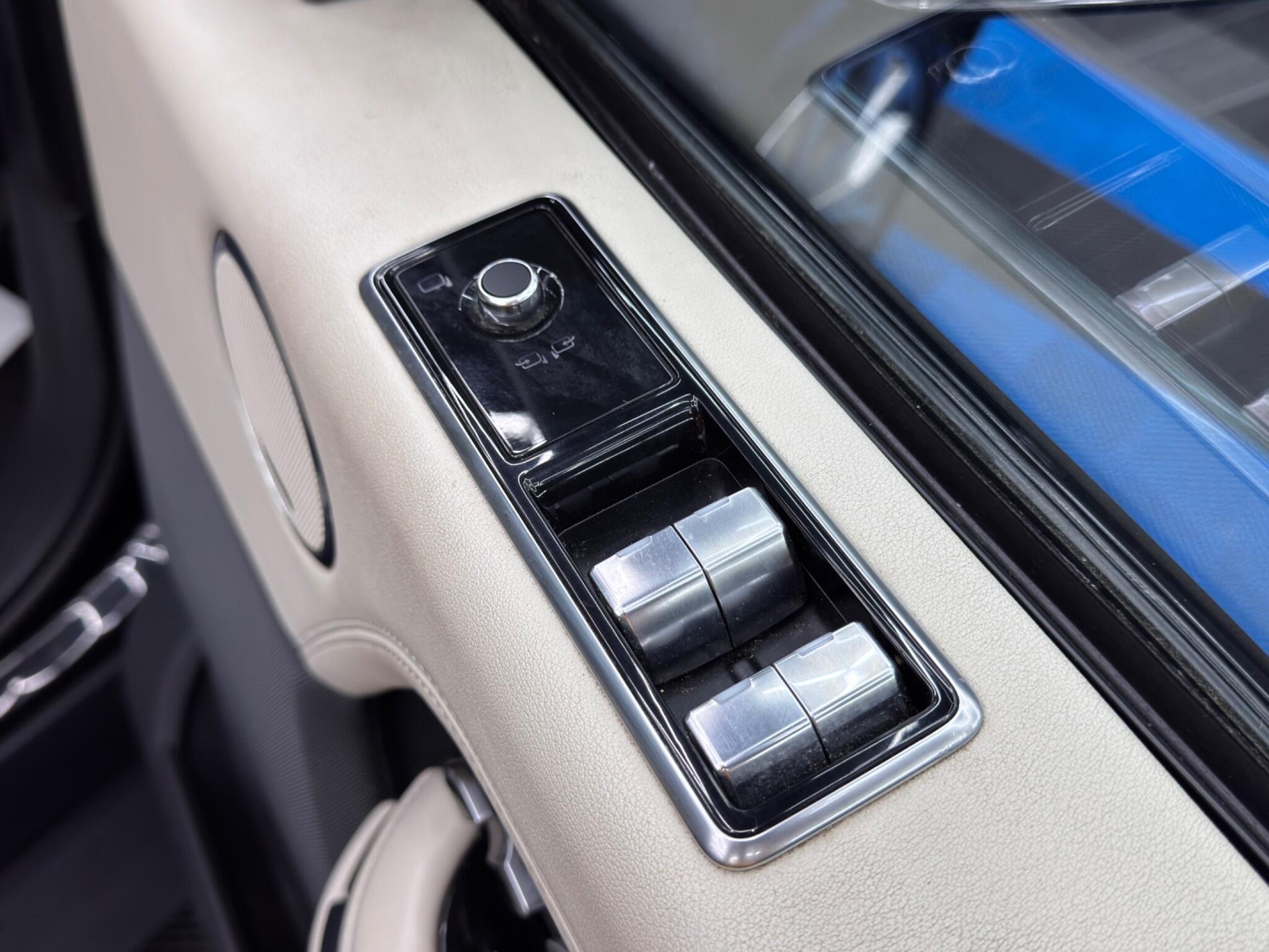 Land Rover Range Rover 3.0 SD V6 Vogue Auto 4WD Euro 6 (s/s) 5dr 5dr Automatic 2025