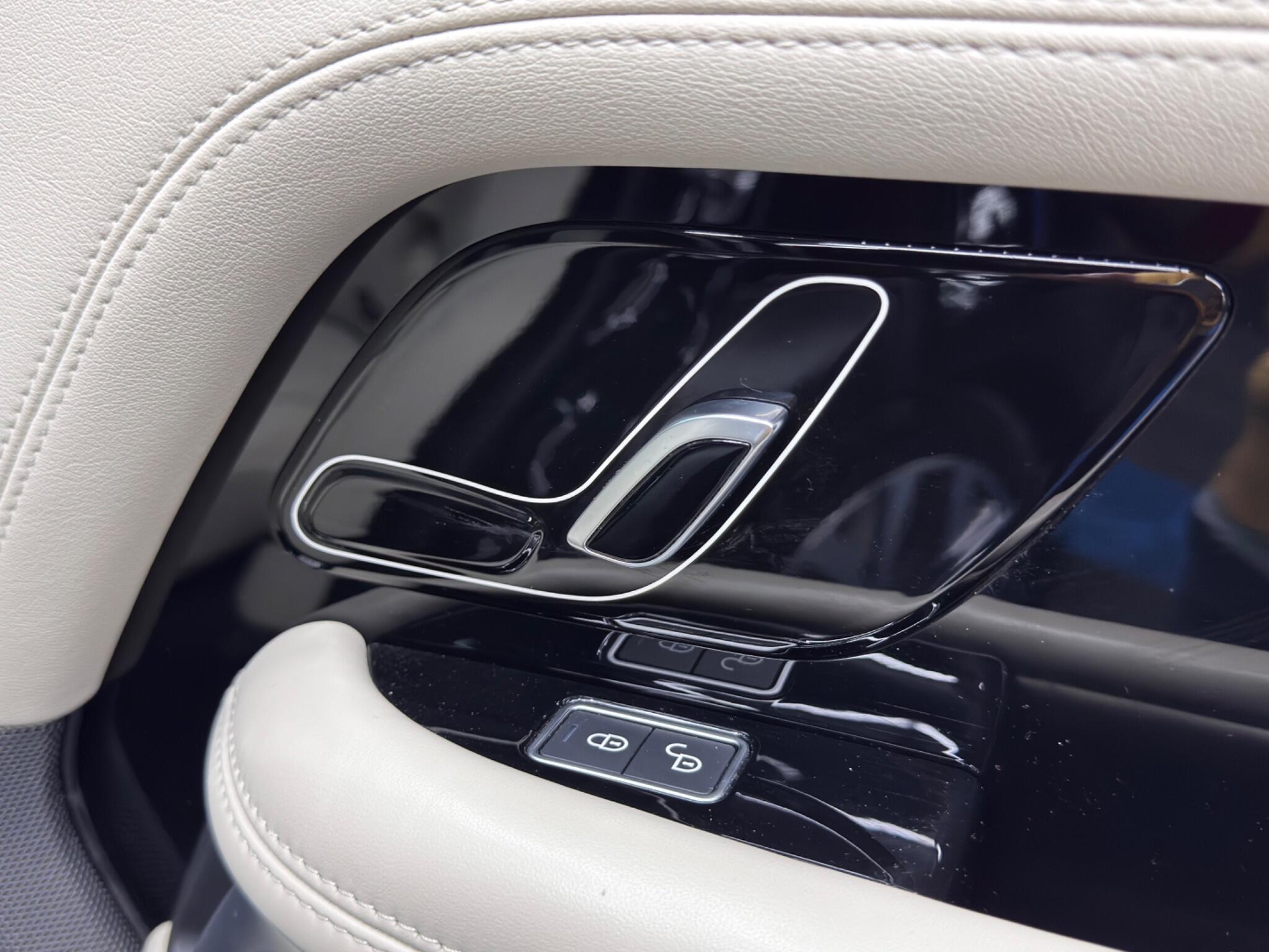 Land Rover Range Rover 3.0 SD V6 Vogue Auto 4WD Euro 6 (s/s) 5dr 5dr Automatic 2025