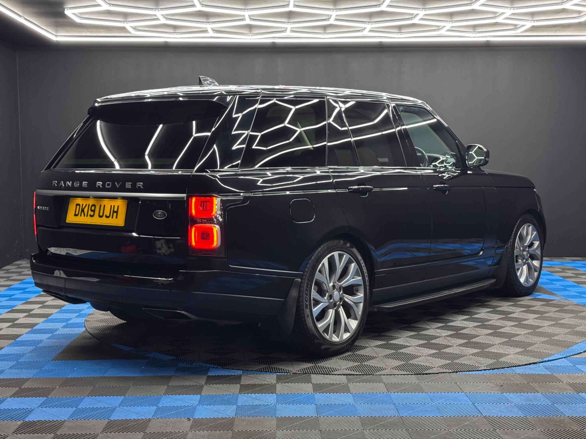 Land Rover Range Rover 3.0 SD V6 Vogue Auto 4WD Euro 6 (s/s) 5dr 5dr Automatic 2025