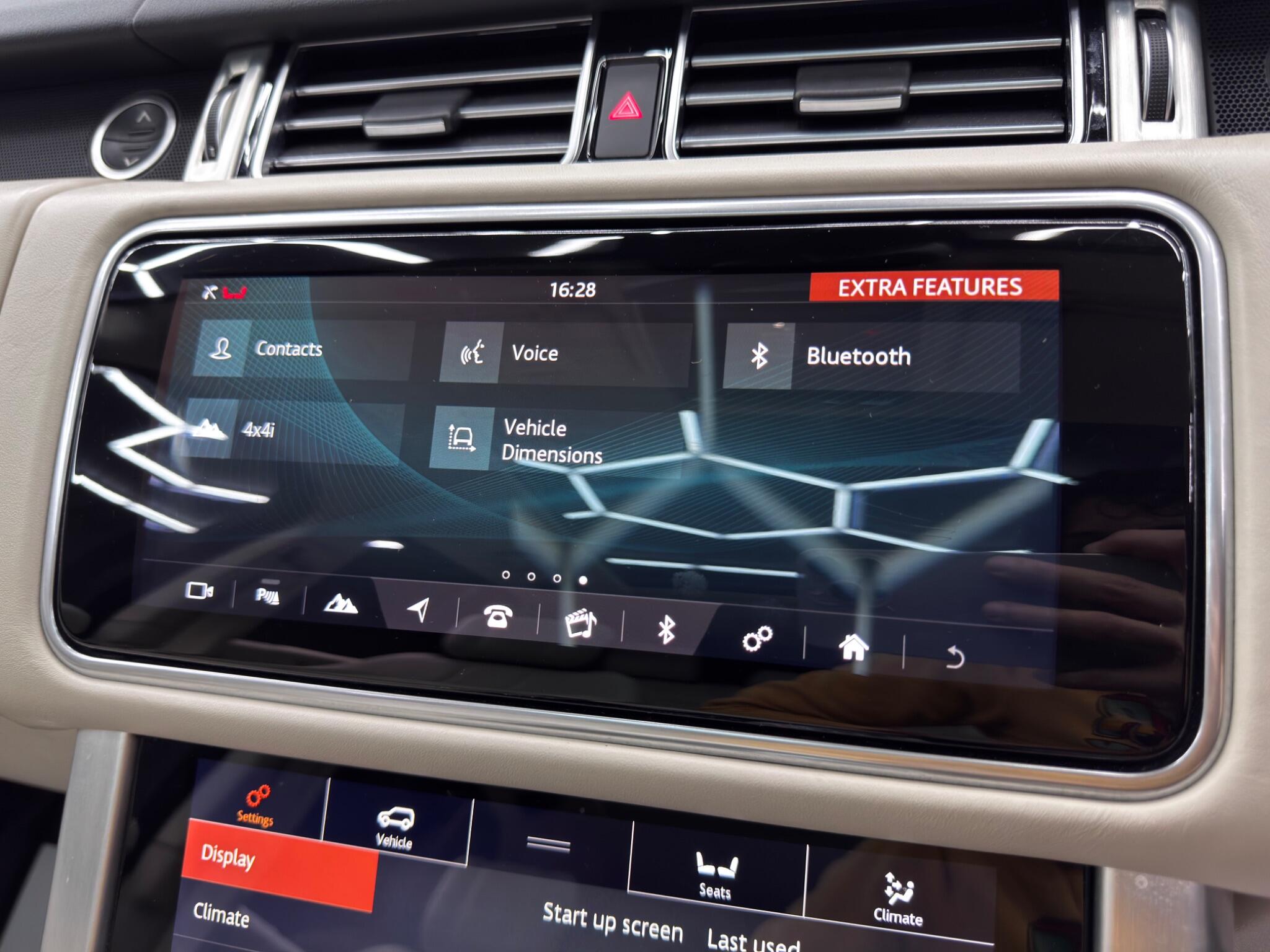 Land Rover Range Rover 3.0 SD V6 Vogue Auto 4WD Euro 6 (s/s) 5dr 5dr Automatic 2025