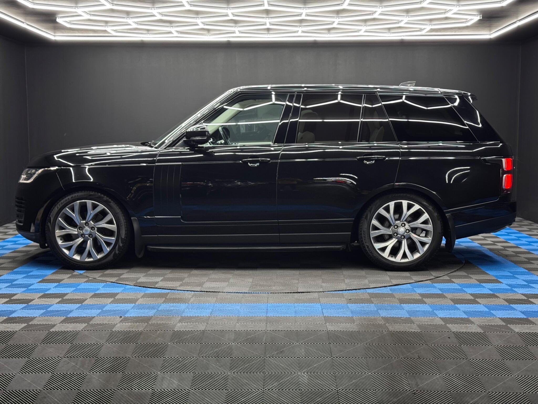 Land Rover Range Rover 3.0 SD V6 Vogue Auto 4WD Euro 6 (s/s) 5dr 5dr Automatic 2025