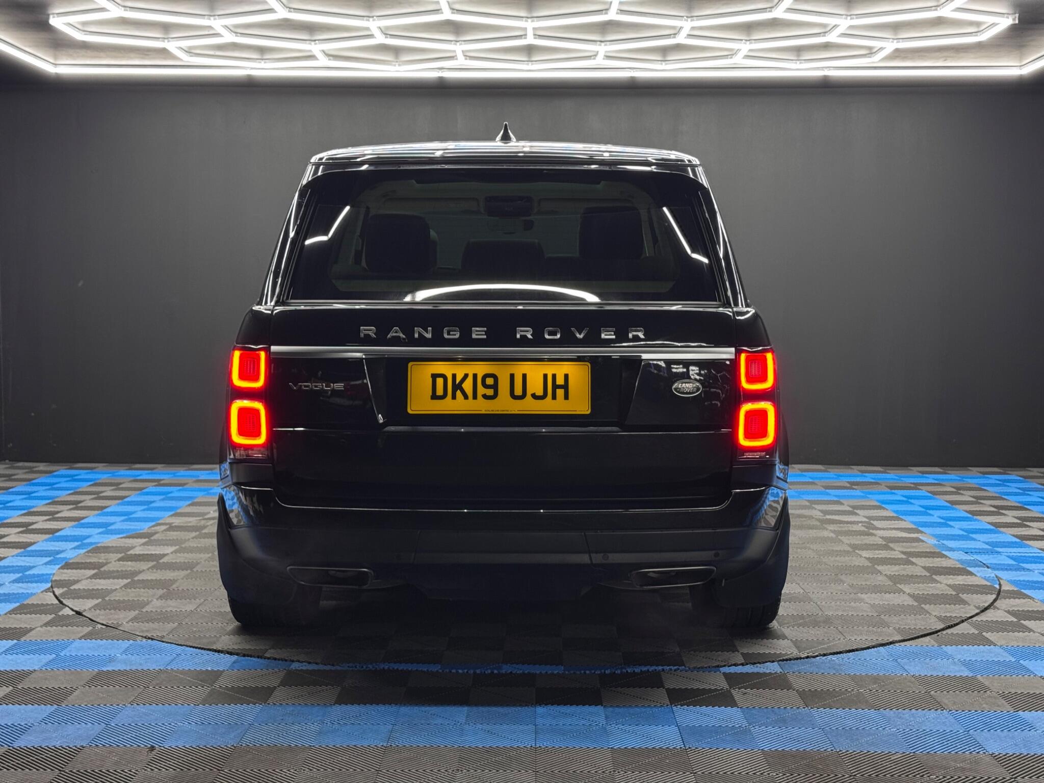 Land Rover Range Rover 3.0 SD V6 Vogue Auto 4WD Euro 6 (s/s) 5dr 5dr Automatic 2025