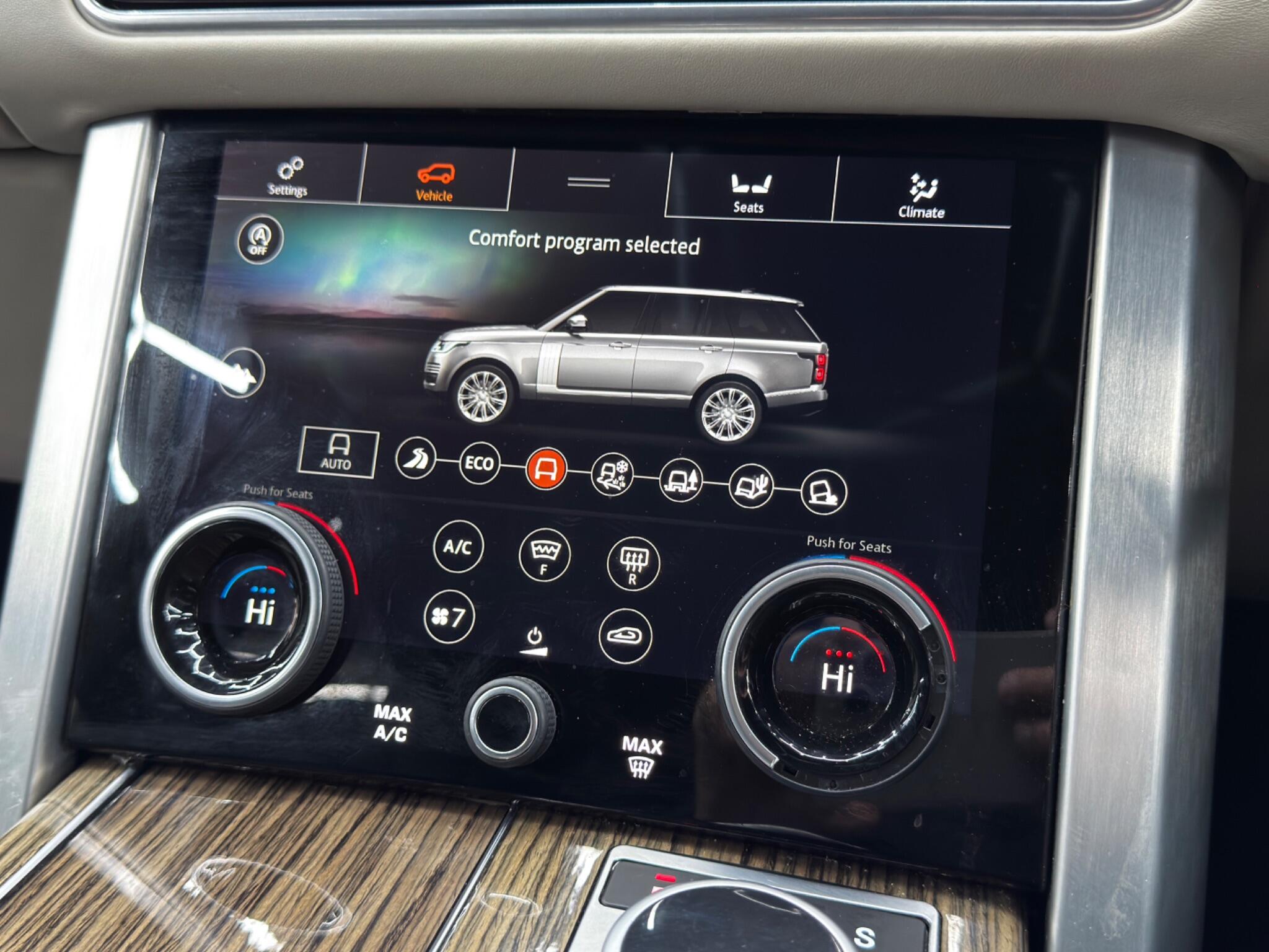 Land Rover Range Rover 3.0 SD V6 Vogue SE Auto 4WD Euro 6 (s/s) 5dr 5dr Automatic 2026