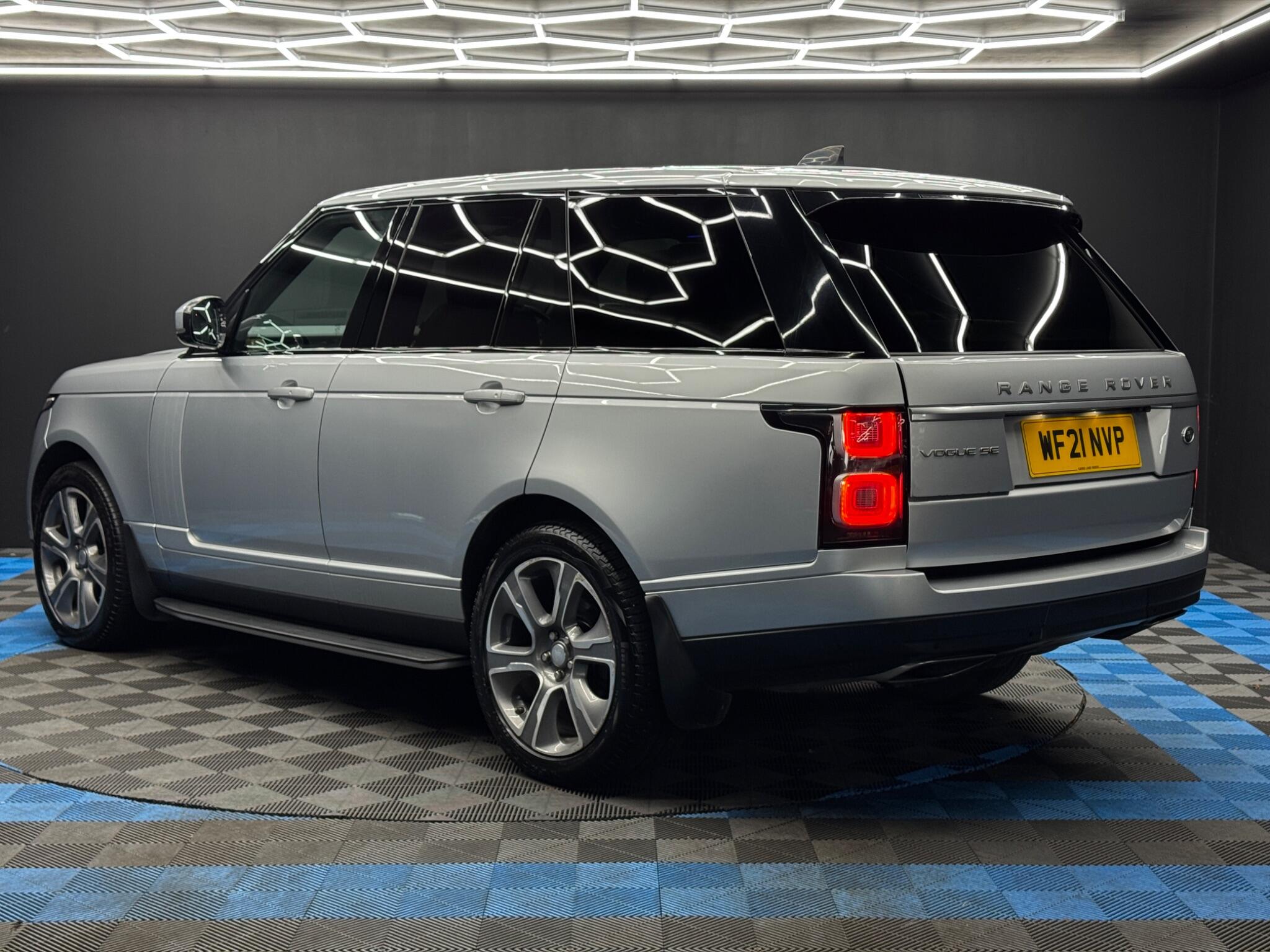 Land Rover Range Rover 3.0 SD V6 Vogue SE Auto 4WD Euro 6 (s/s) 5dr 5dr Automatic 2026