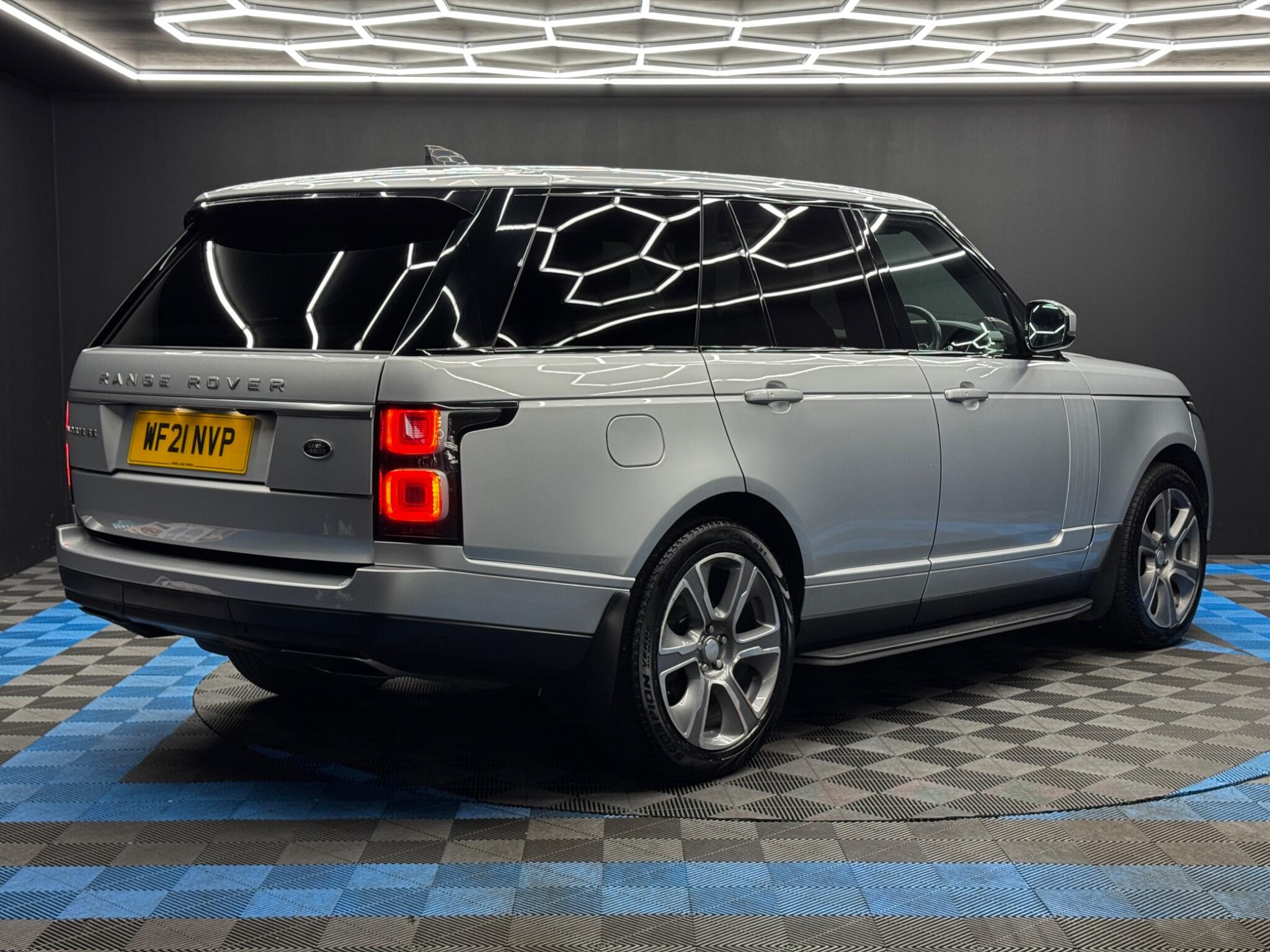 Land Rover Range Rover 3.0 SD V6 Vogue SE Auto 4WD Euro 6 (s/s) 5dr 5dr Automatic 2026