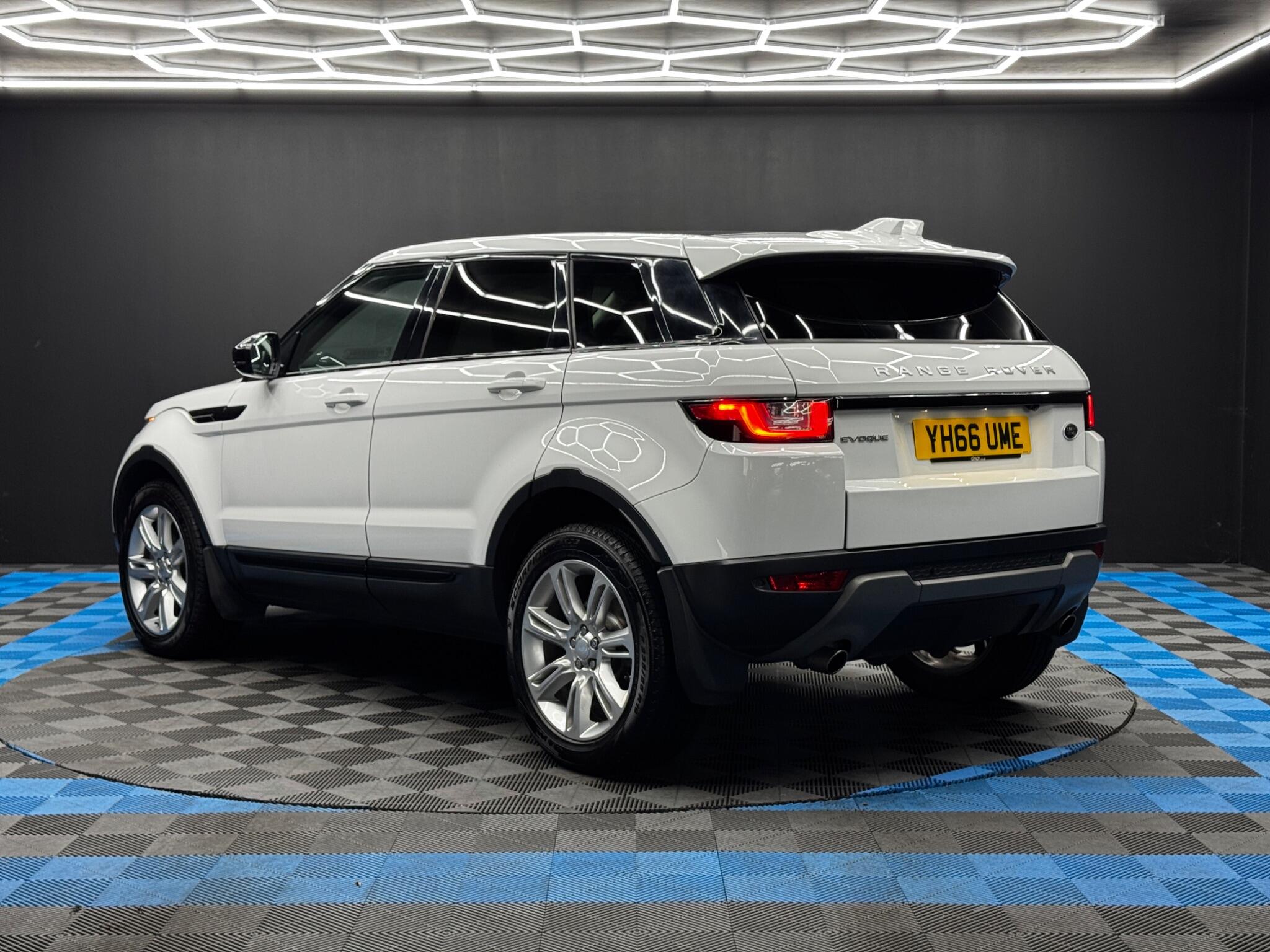 Land Rover Range Rover Evoque 2.0 TD4 SE Tech Auto 4WD Euro 6 (s/s) 5dr 5dr Automatic 2025