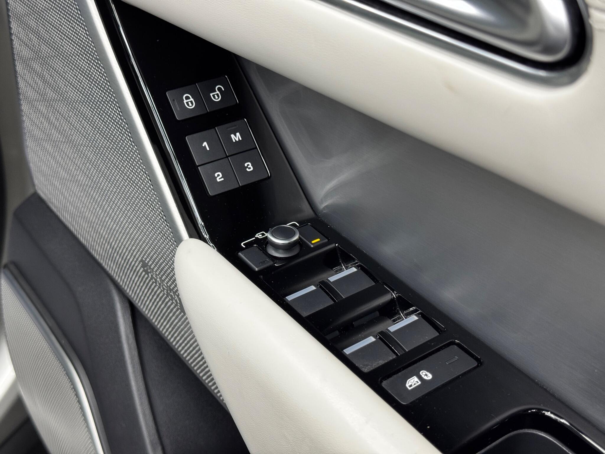 Land Rover Range Rover Velar 3.0 D300 R-Dynamic HSE Auto 4WD Euro 6 (s/s) 5dr 5dr Automatic 2026