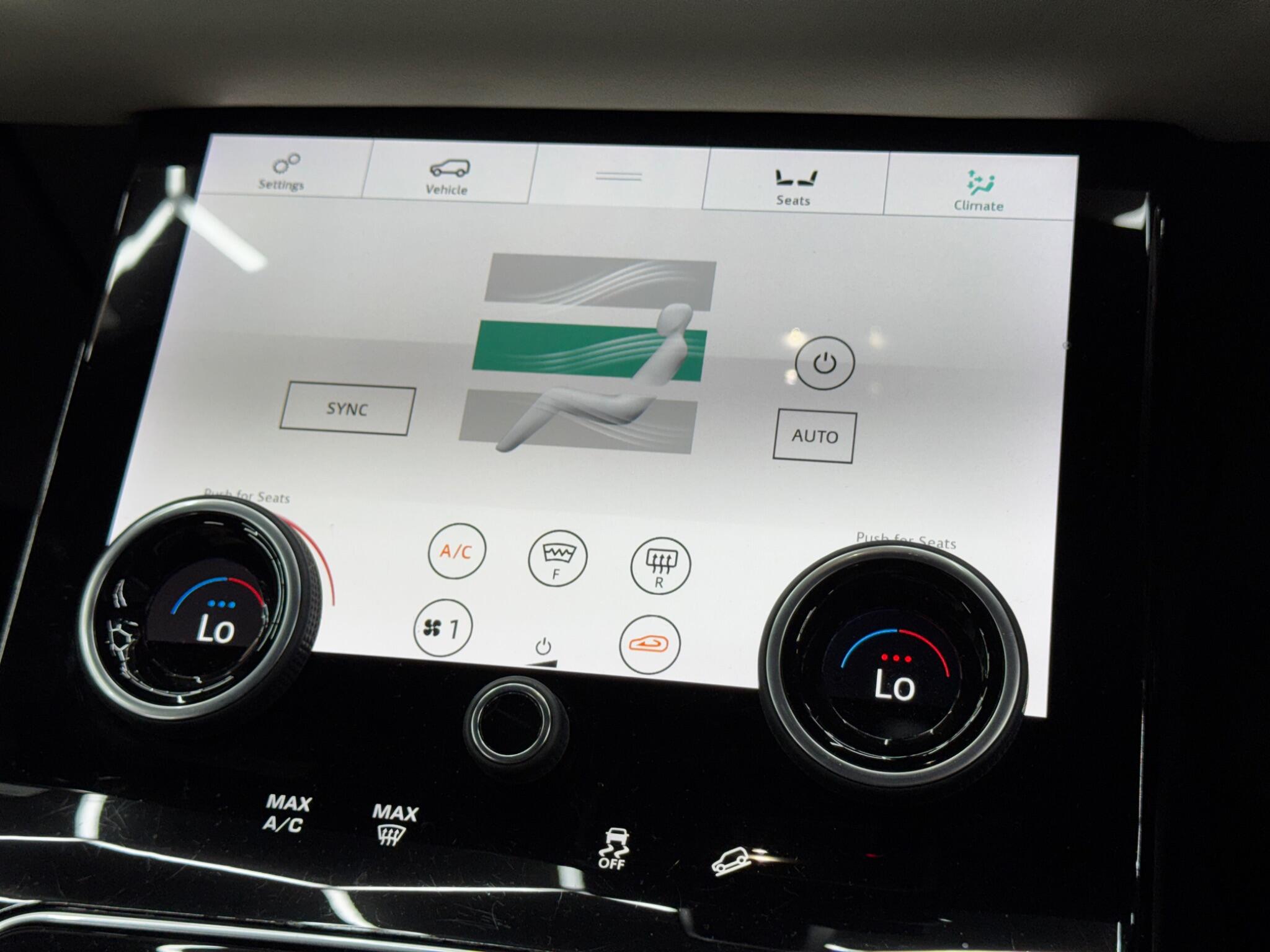 Land Rover Range Rover Velar 3.0 D300 R-Dynamic HSE Auto 4WD Euro 6 (s/s) 5dr 5dr Automatic 2026