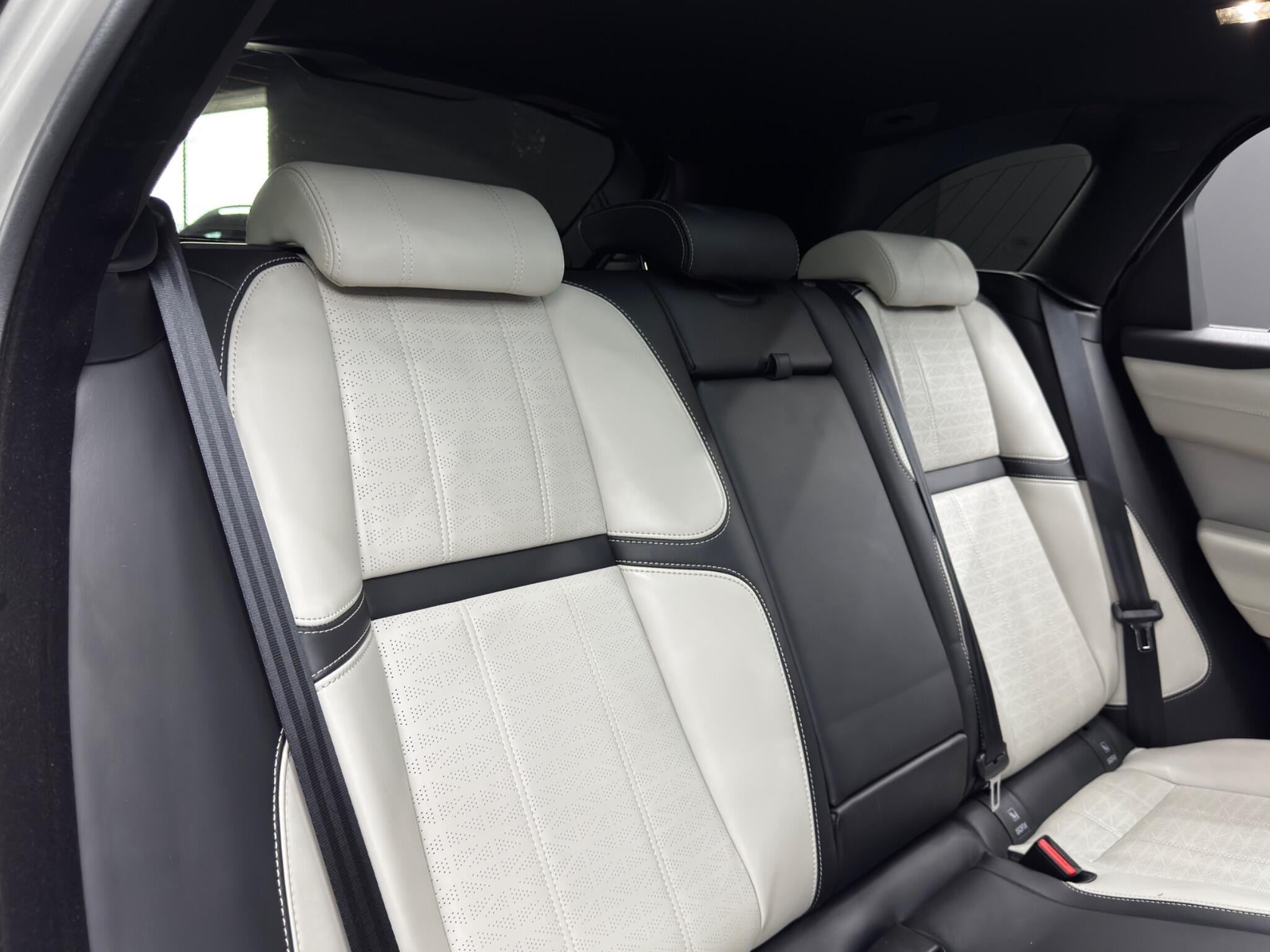 Land Rover Range Rover Velar 3.0 D300 R-Dynamic HSE Auto 4WD Euro 6 (s/s) 5dr 5dr Automatic 2026