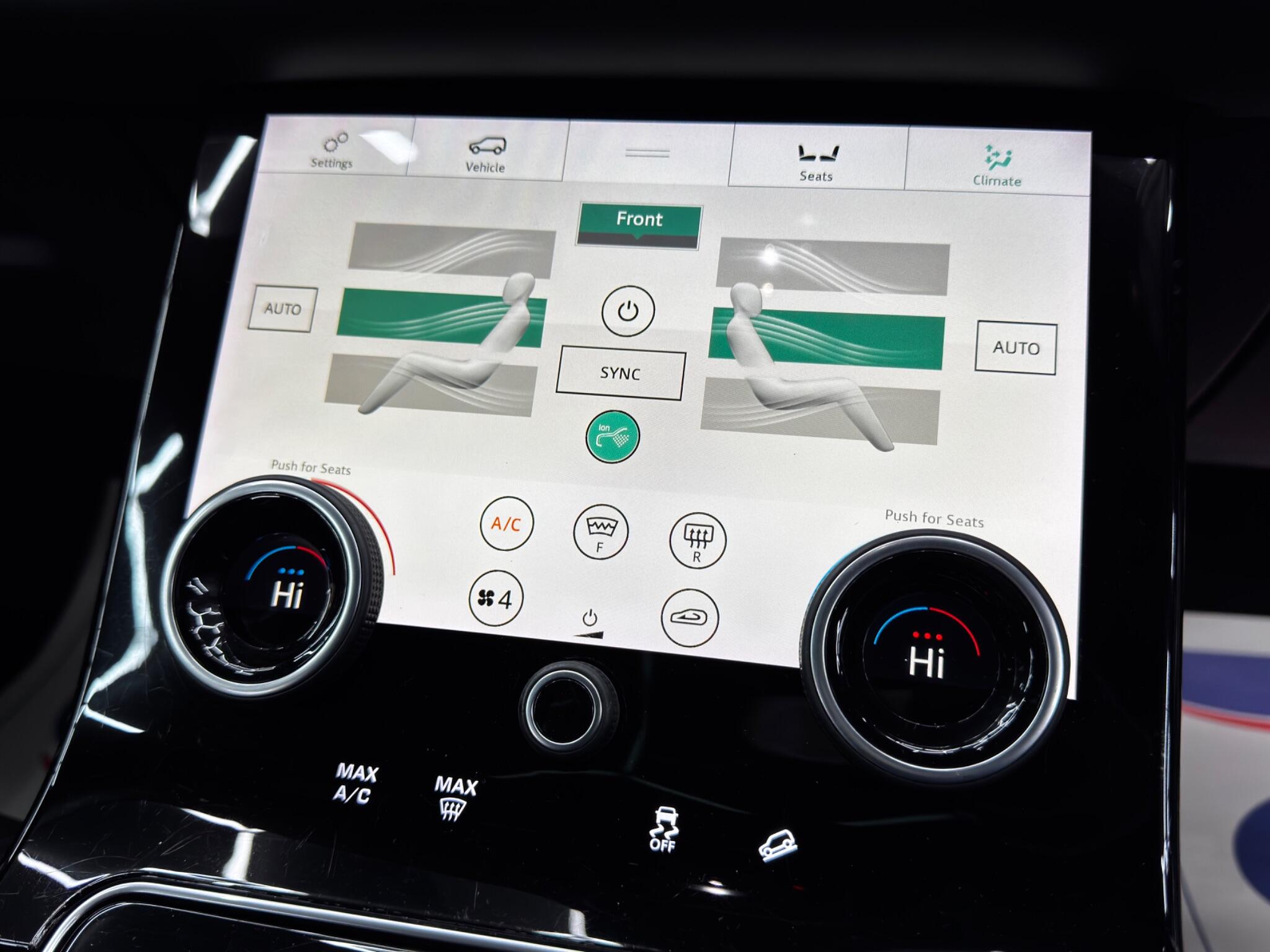 Land Rover Range Rover Velar 3.0 SD6 V6 R-Dynamic HSE Auto 4WD Euro 6 (s/s) 5dr 5dr Automatic 2025