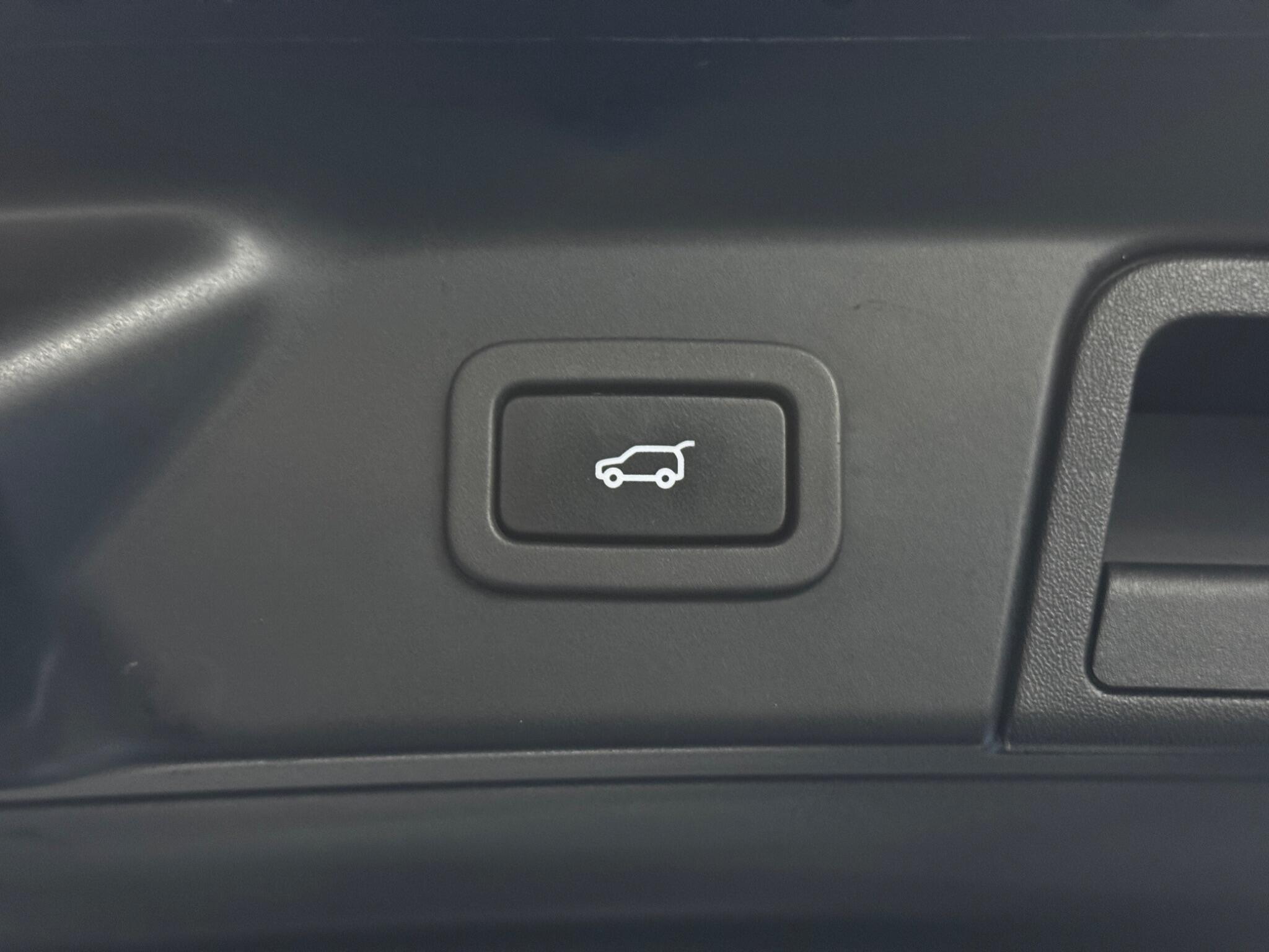 Land Rover Range Rover Velar 3.0 SD6 V6 R-Dynamic HSE Auto 4WD Euro 6 (s/s) 5dr 5dr Automatic 2025