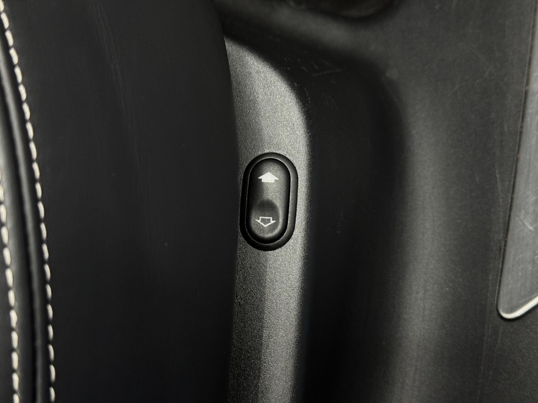 Land Rover Range Rover Velar 3.0 SD6 V6 R-Dynamic HSE Auto 4WD Euro 6 (s/s) 5dr 5dr Automatic 2025