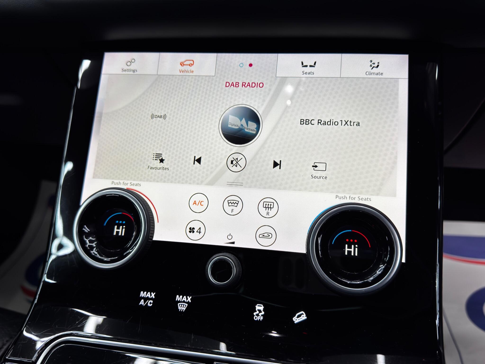 Land Rover Range Rover Velar 3.0 SD6 V6 R-Dynamic HSE Auto 4WD Euro 6 (s/s) 5dr 5dr Automatic 2025