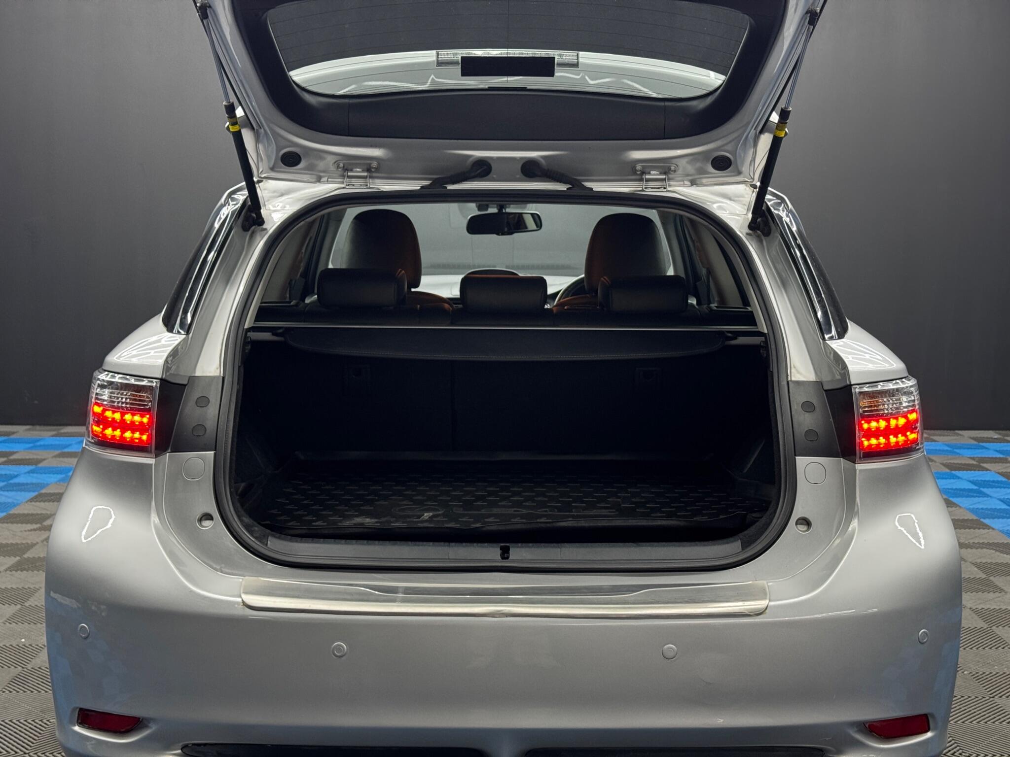Lexus CT 1.8 200h Advance CVT Euro 5 (s/s) 5dr 5dr Automatic 2026
