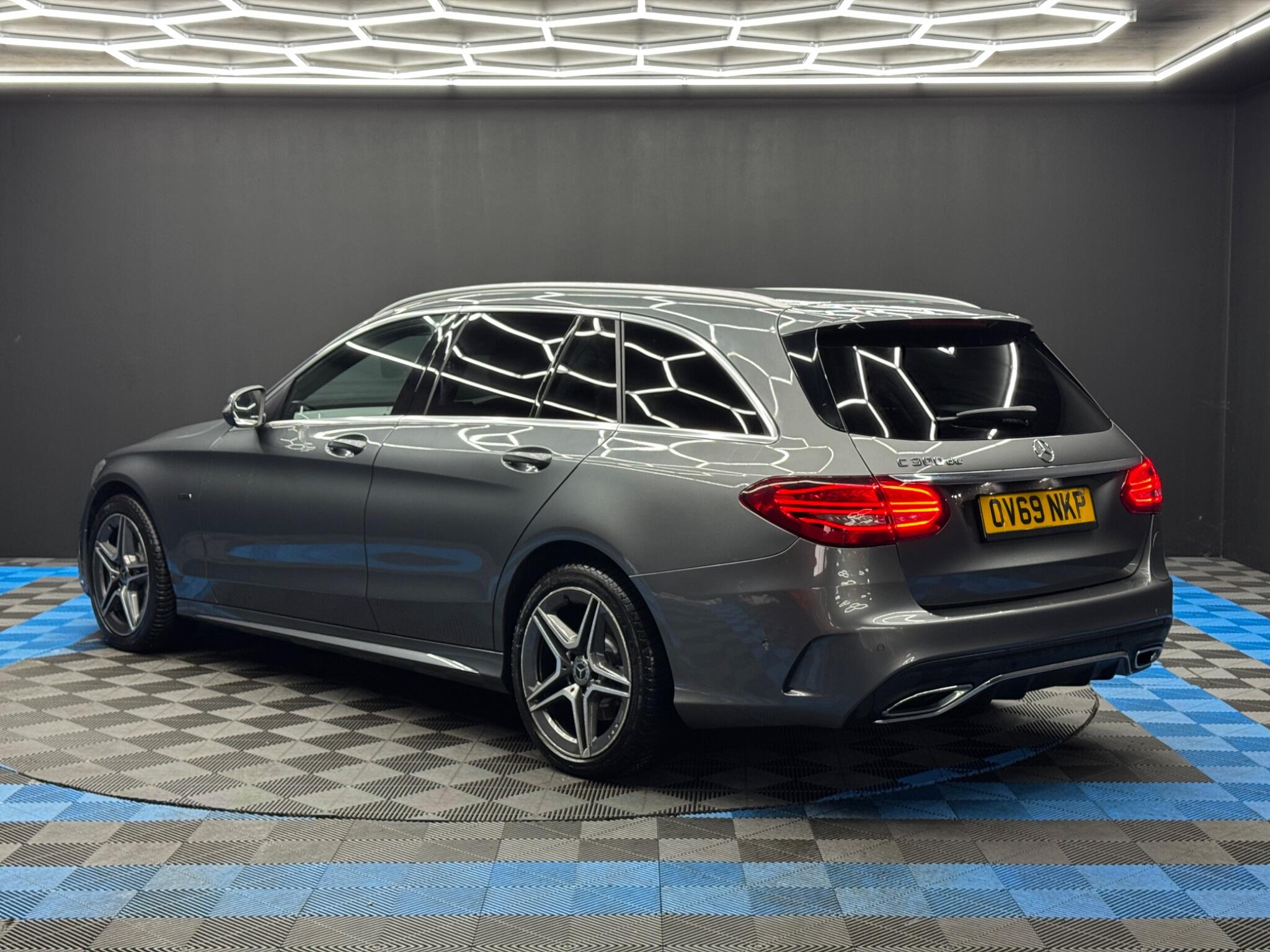 Mercedes-Benz C Class 2.0 C300de 13.5kWh AMG Line Edition (Premium) G-Tronic+ Euro 6 (s/s) 5dr 5dr Automatic 2026