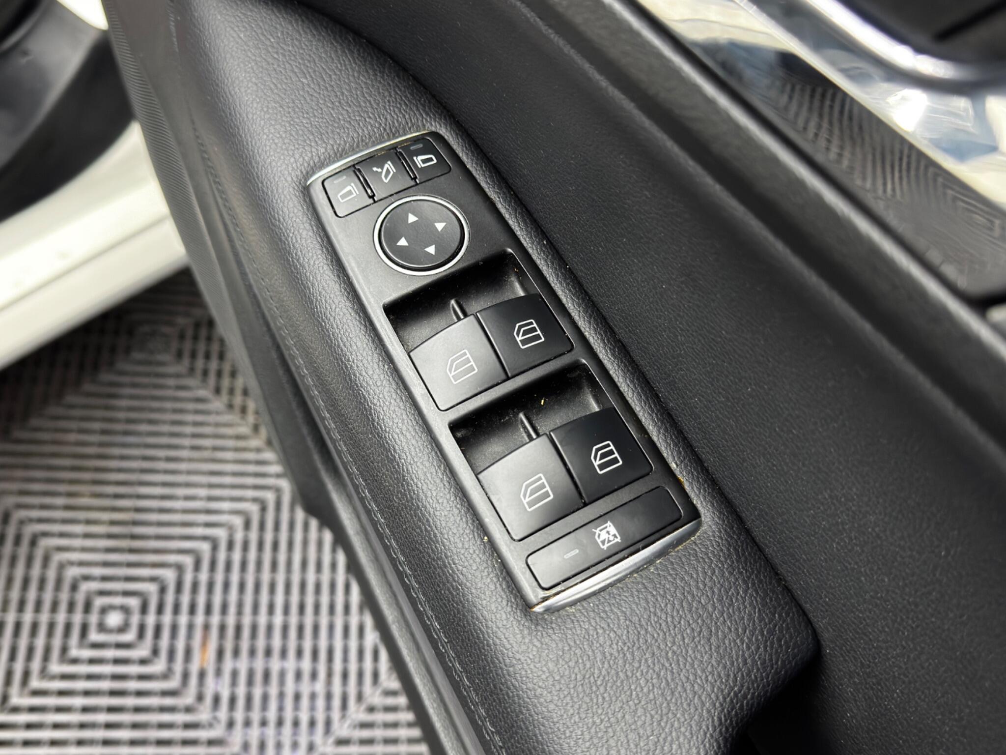 Mercedes-Benz E Class 3.0 E350 CDI V6 BlueEfficiency Sport Cabriolet G-Tronic Euro 5 2dr 2dr Automatic 2025