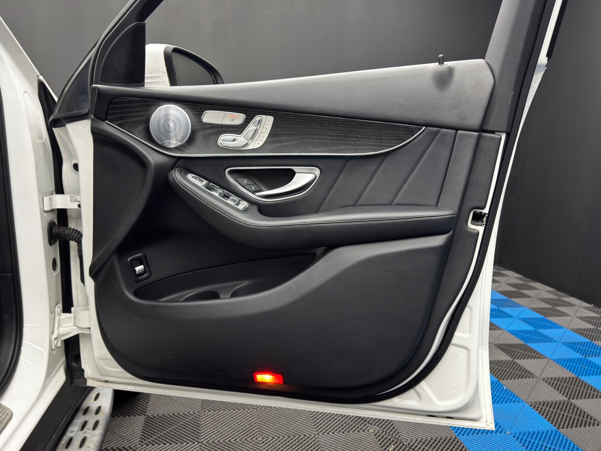 Mercedes-Benz GLC 3.0 GLC350d V6 AMG Line (Premium Plus) Coupe G-Tronic 4MATIC Euro 6 (s/s) 5dr 5dr Automatic 2026