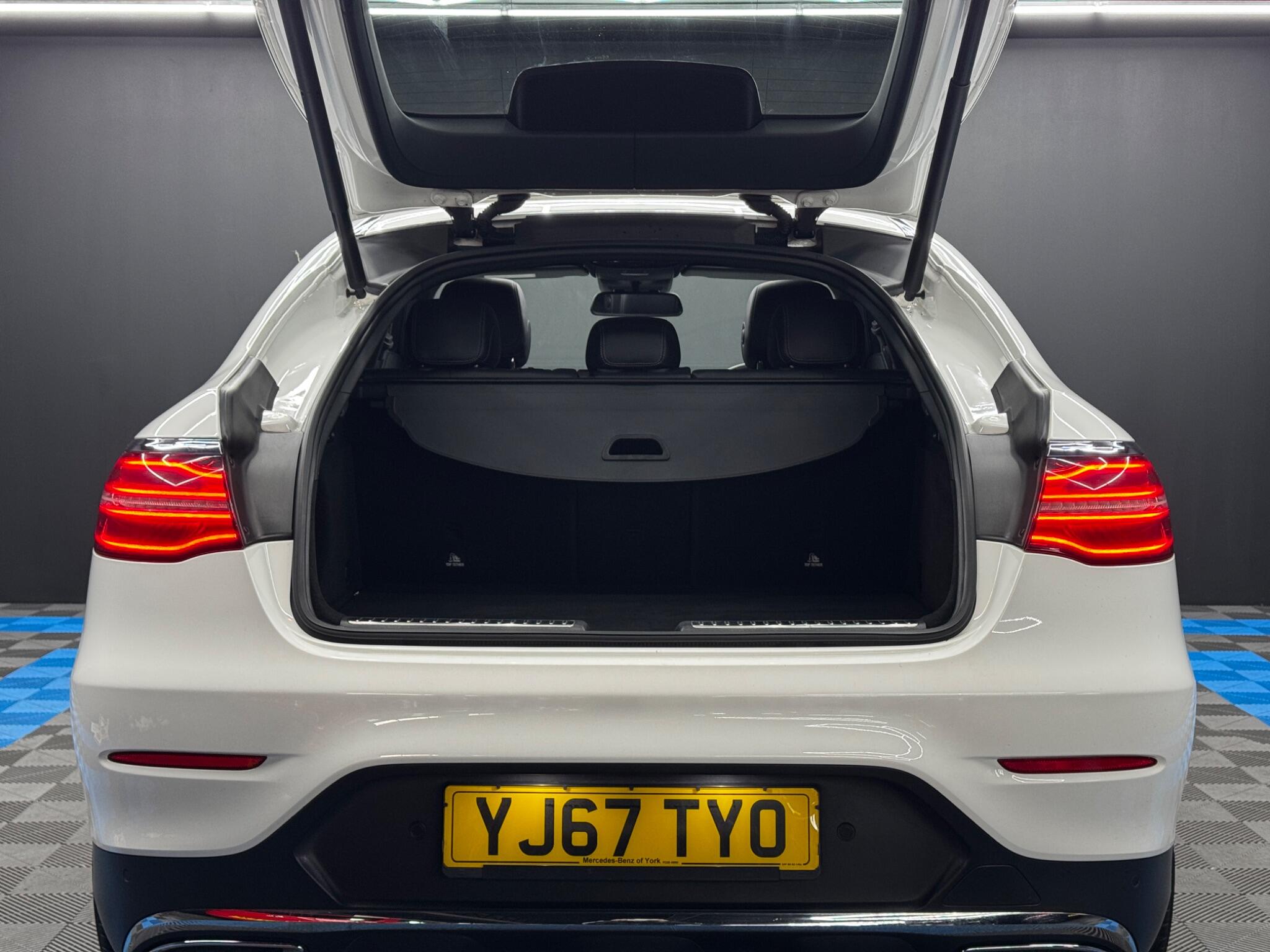 Mercedes-Benz GLC 3.0 GLC350d V6 AMG Line (Premium Plus) Coupe G-Tronic 4MATIC Euro 6 (s/s) 5dr 5dr Automatic 2026