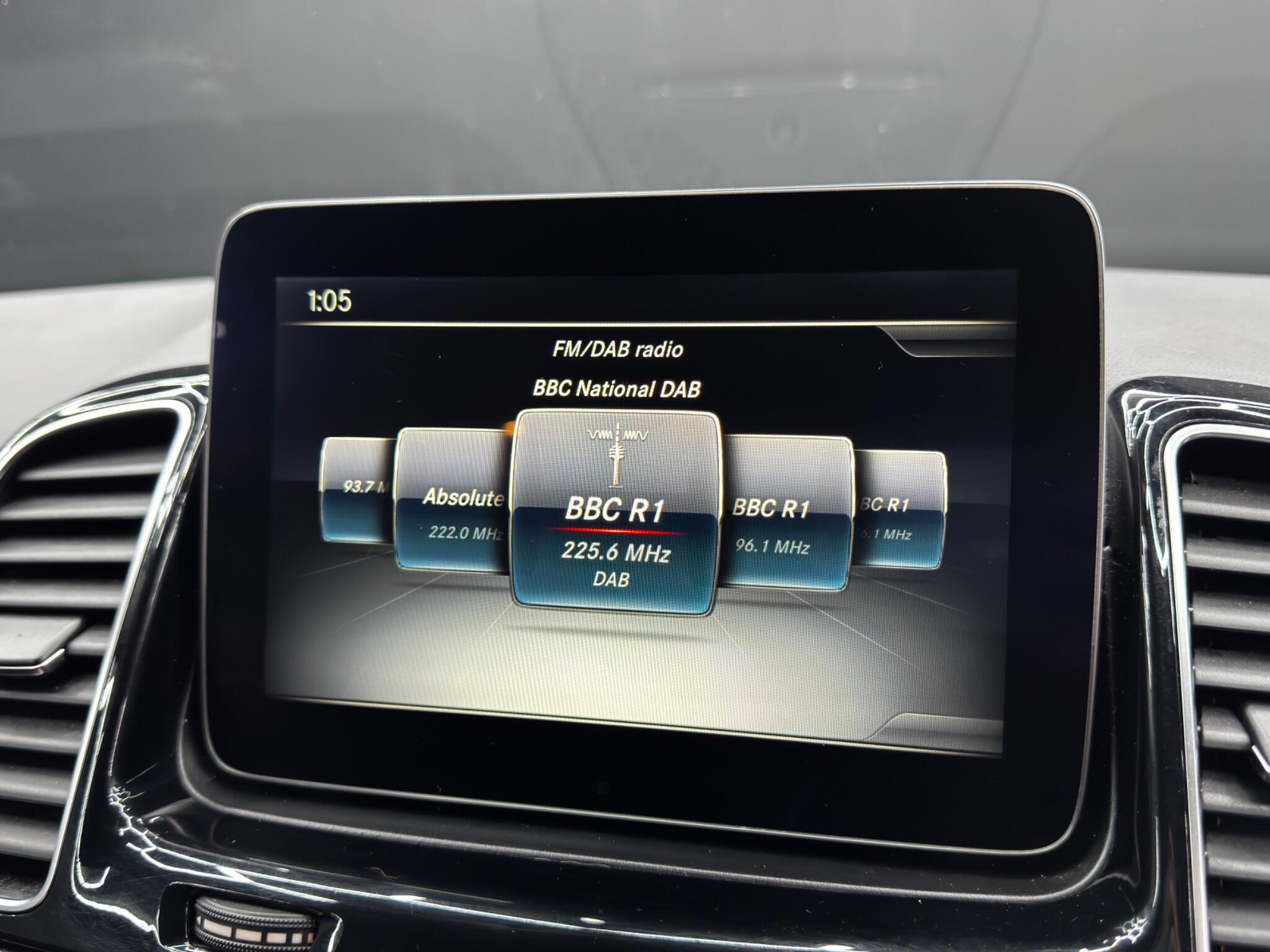 Mercedes-Benz GLE 3.0 GLE350d V6 AMG Line (Premium) SUV 5dr Diesel G-Tronic 4MATIC Euro 6 (s/s) (258 ps) 5dr Automatic 2025