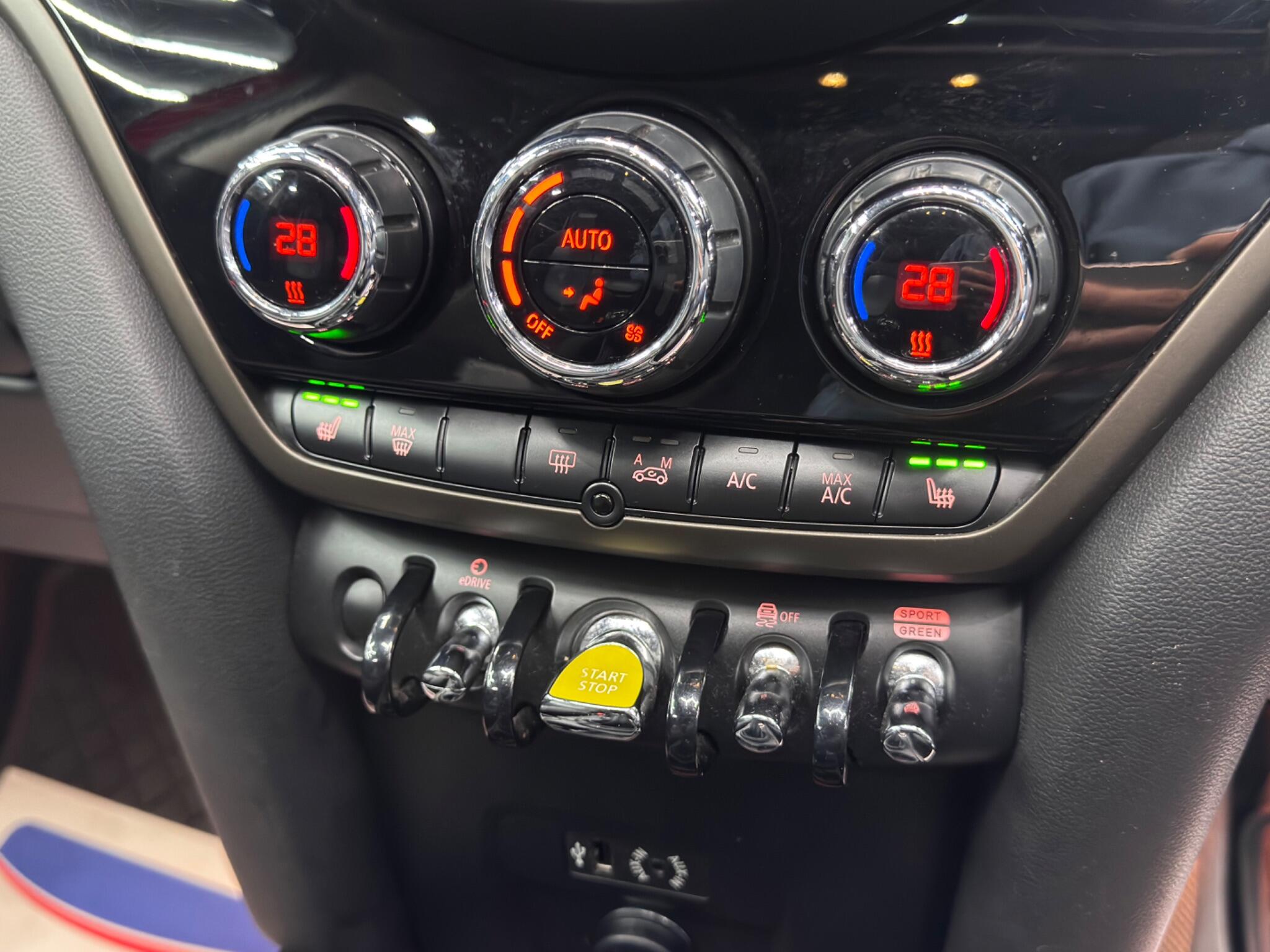 MINI Countryman 1.5 7.6kWh Cooper SE Auto ALL4 Euro 6 (s/s) 5dr 5dr Automatic 2025