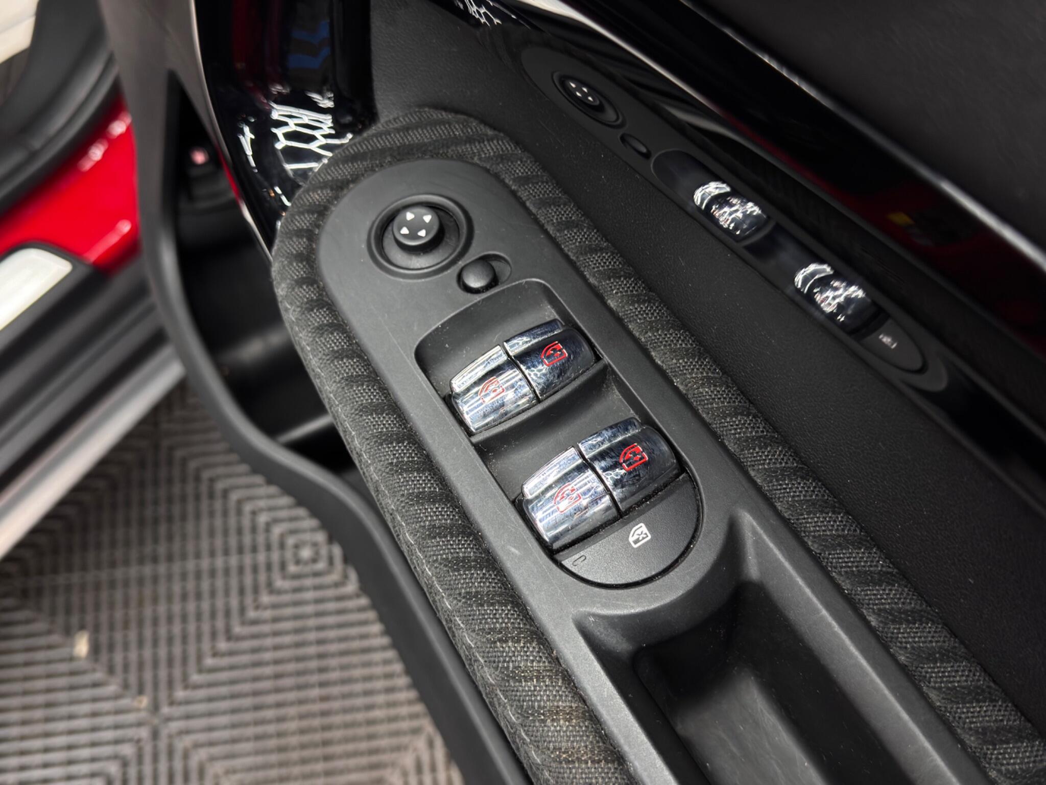 MINI Countryman 1.5 7.6kWh Cooper SE Auto ALL4 Euro 6 (s/s) 5dr 5dr Automatic 2025