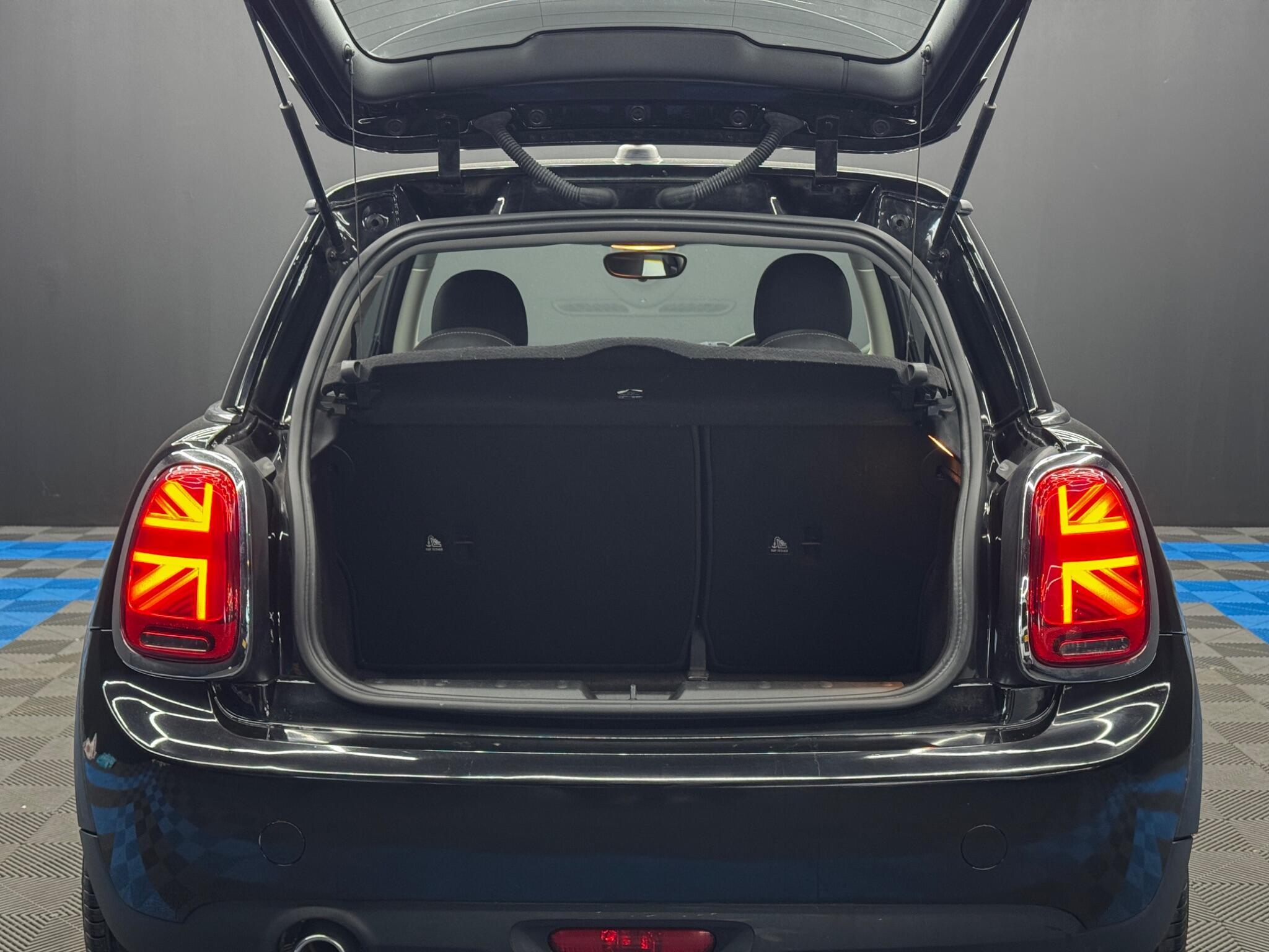 MINI Hatch 1.5 Cooper Euro 6 (s/s) 3dr 3dr Manual 2026