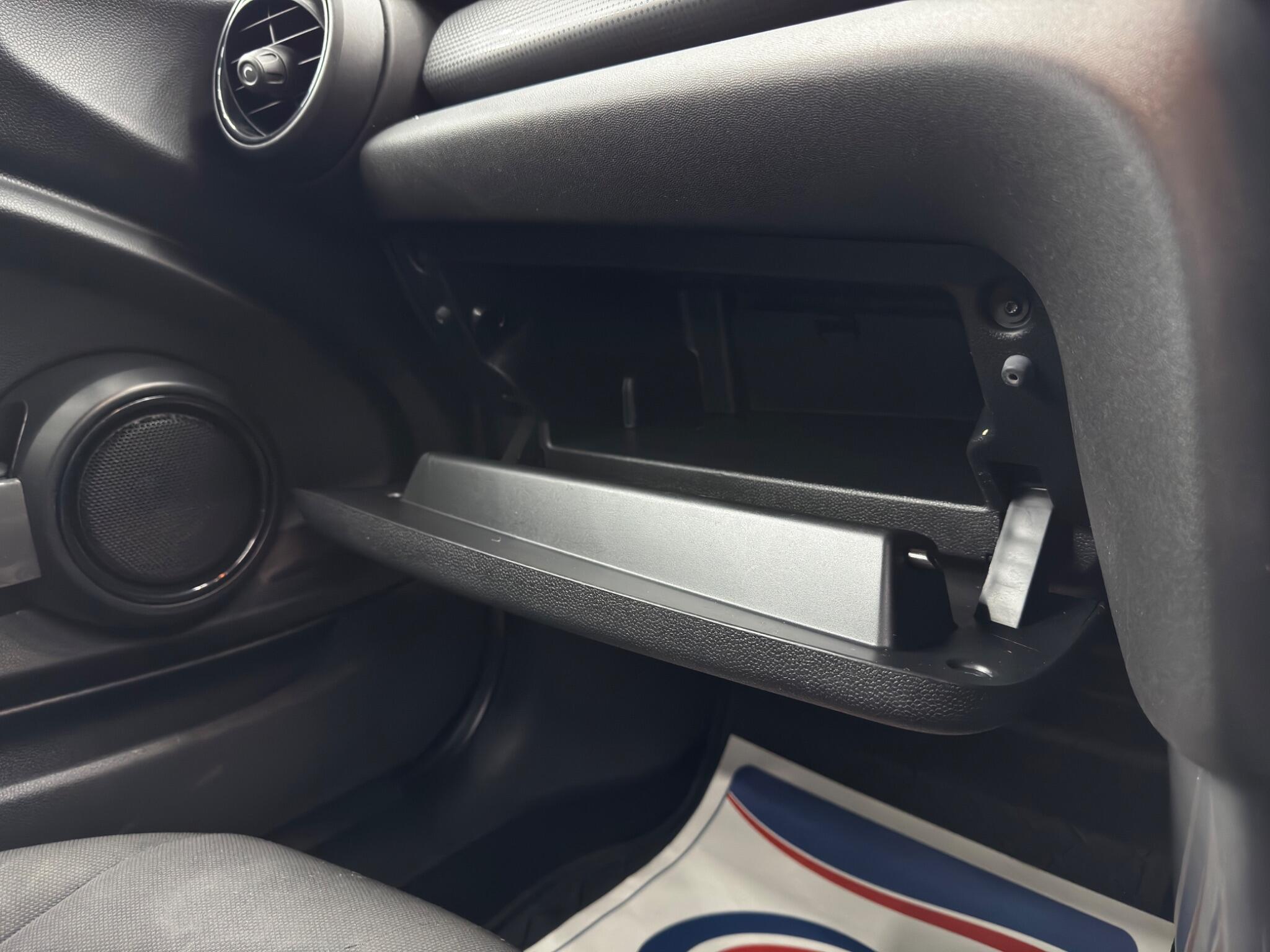 MINI Hatch 1.5 Cooper Euro 6 (s/s) 3dr 3dr Manual 2026