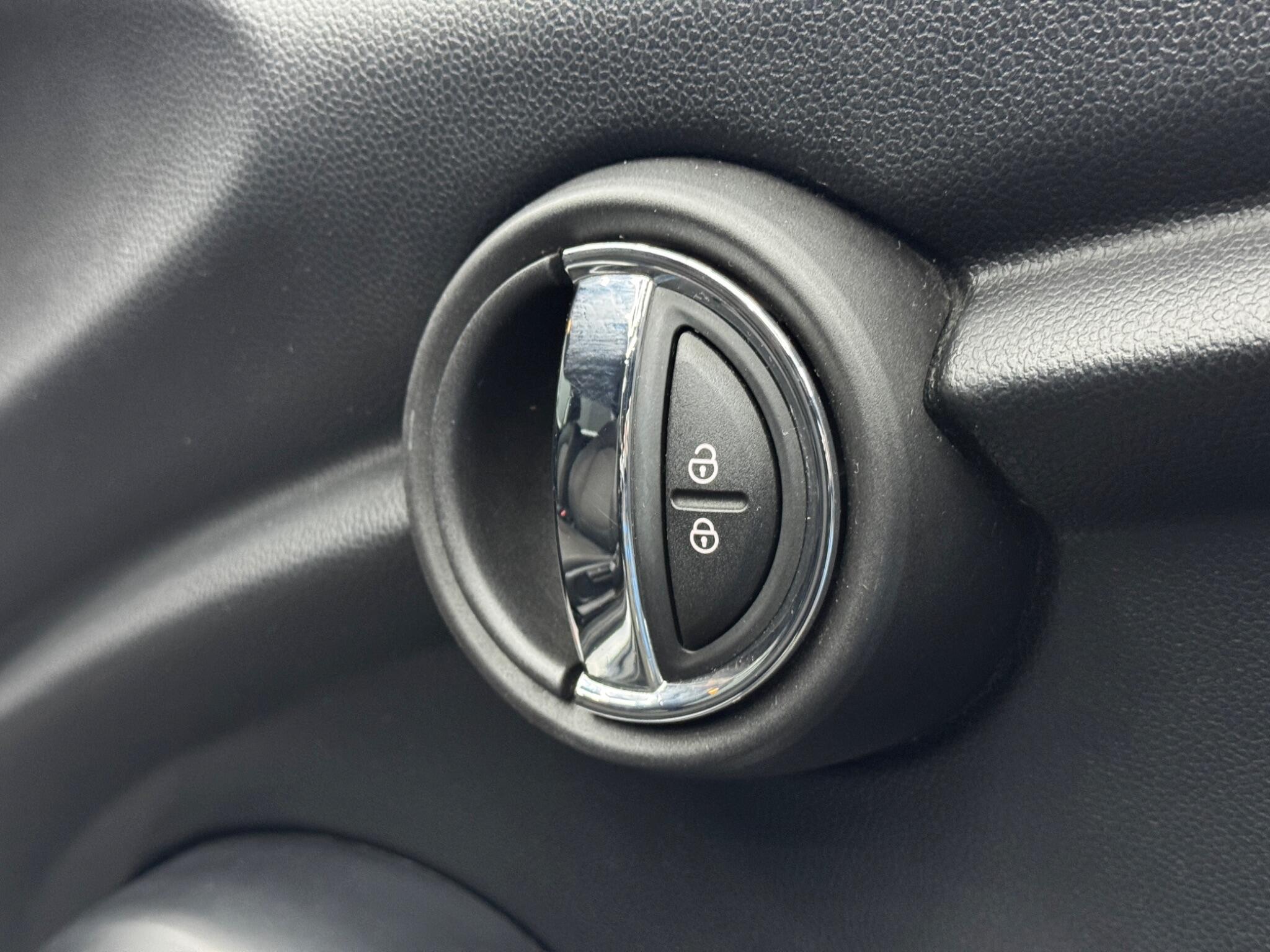 MINI Hatch 1.5 Cooper Euro 6 (s/s) 3dr 3dr Manual 2026